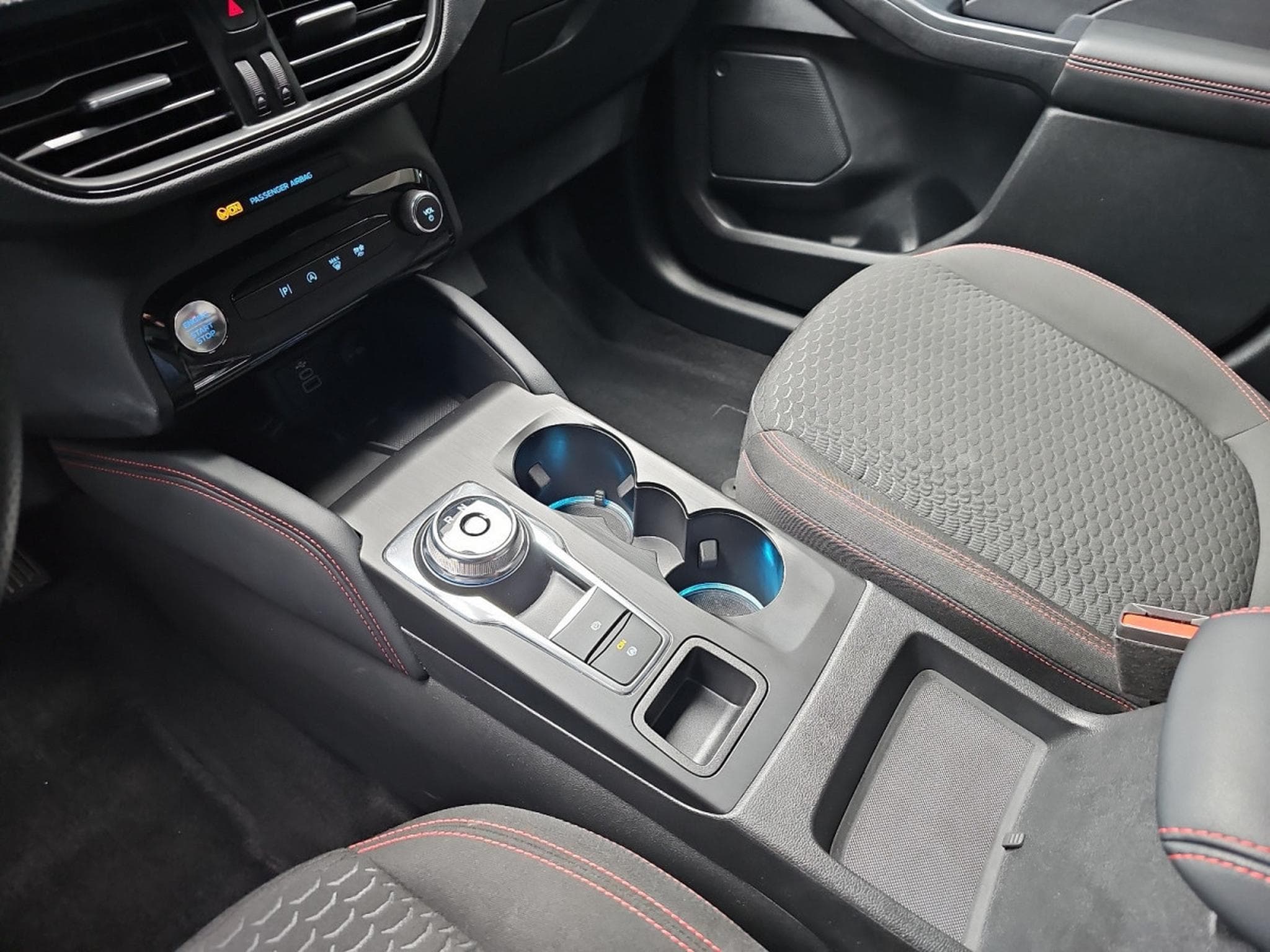 Ford Kuga 1.5 EcoBoost 186 Auto ST-Line (2025) - Photo 10