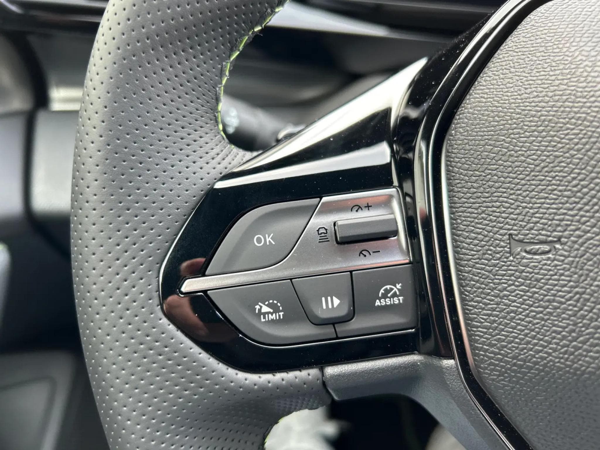 Peugeot 308 1.2 PureTech 145 e-DSC6 GT (2025) - Photo 10