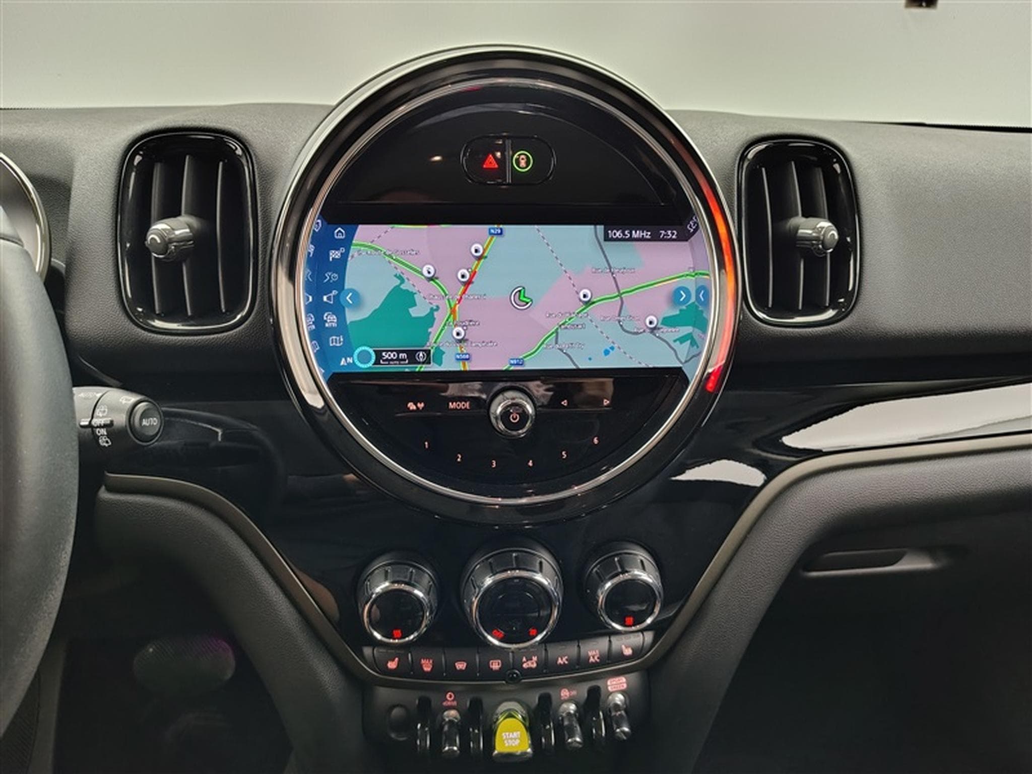 MINI Countryman 1.5A PHEV Cooper SE ALL4/NAVI/FULL LED/JA17/PDC (2023) - Photo 11