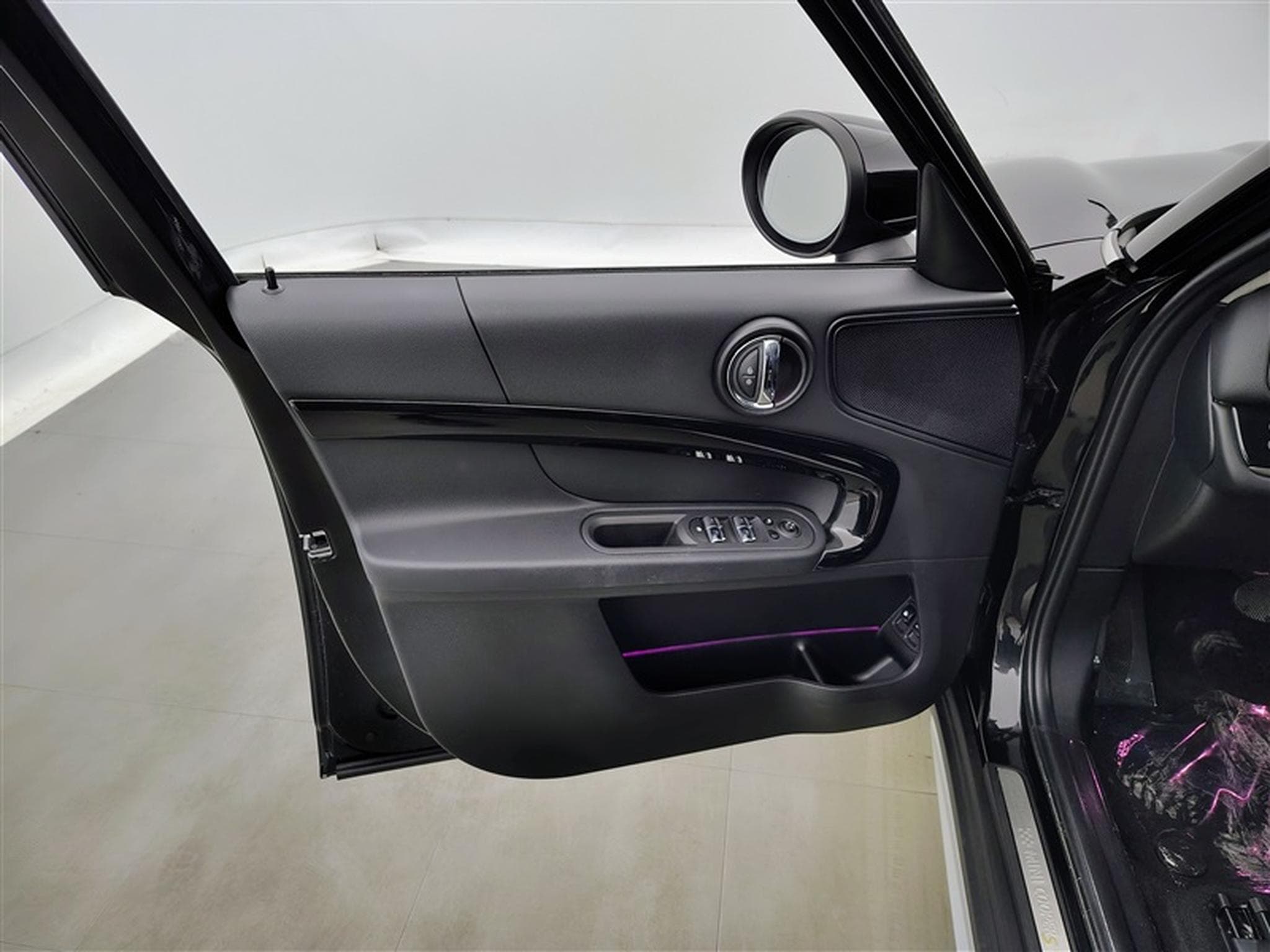 MINI Countryman 1.5A PHEV Cooper SE ALL4/NAVI/FULL LED/JA17/PDC (2023) - Photo 17