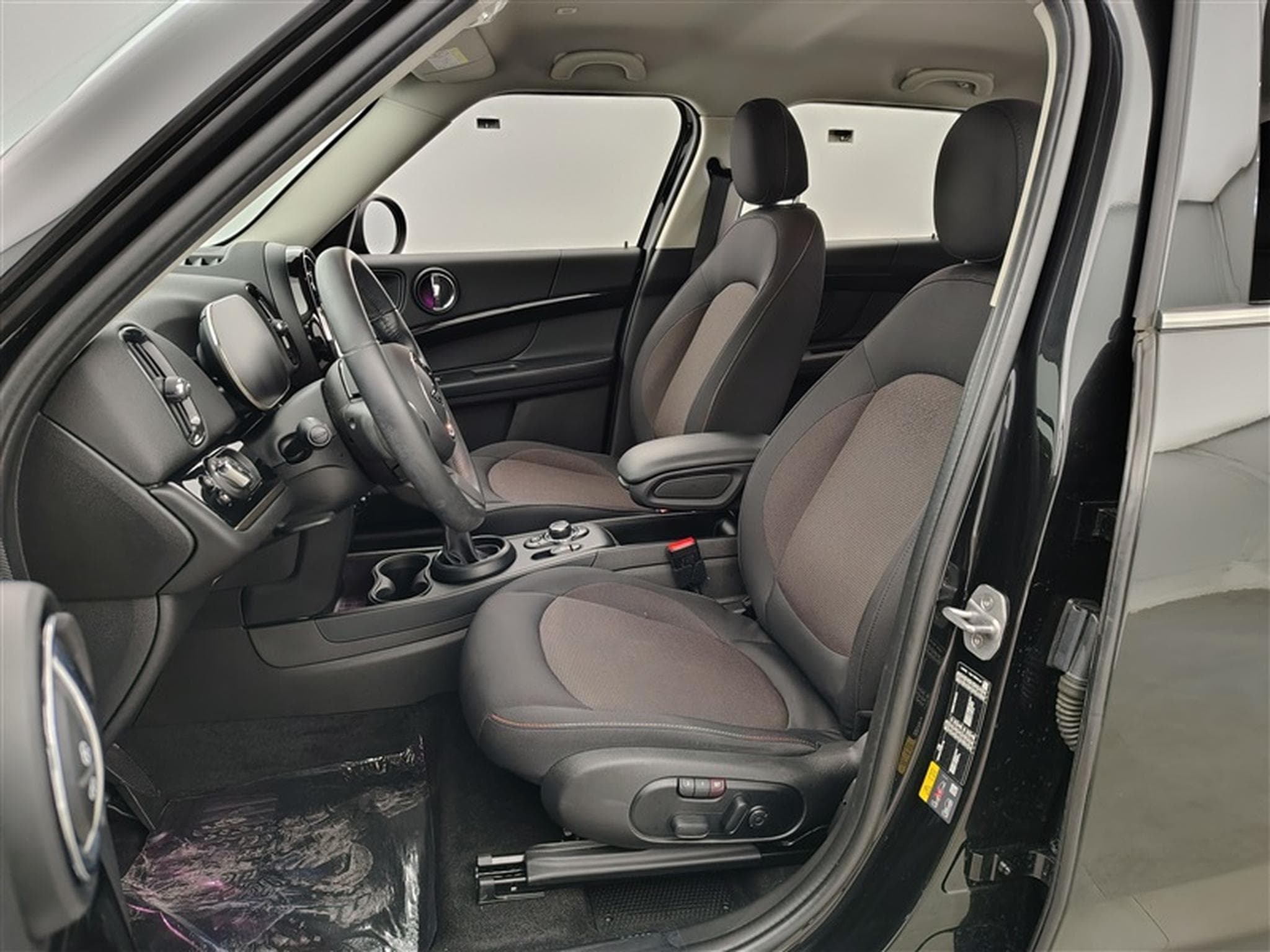 MINI Countryman 1.5A PHEV Cooper SE ALL4/NAVI/FULL LED/JA17/PDC (2023) - Photo 7