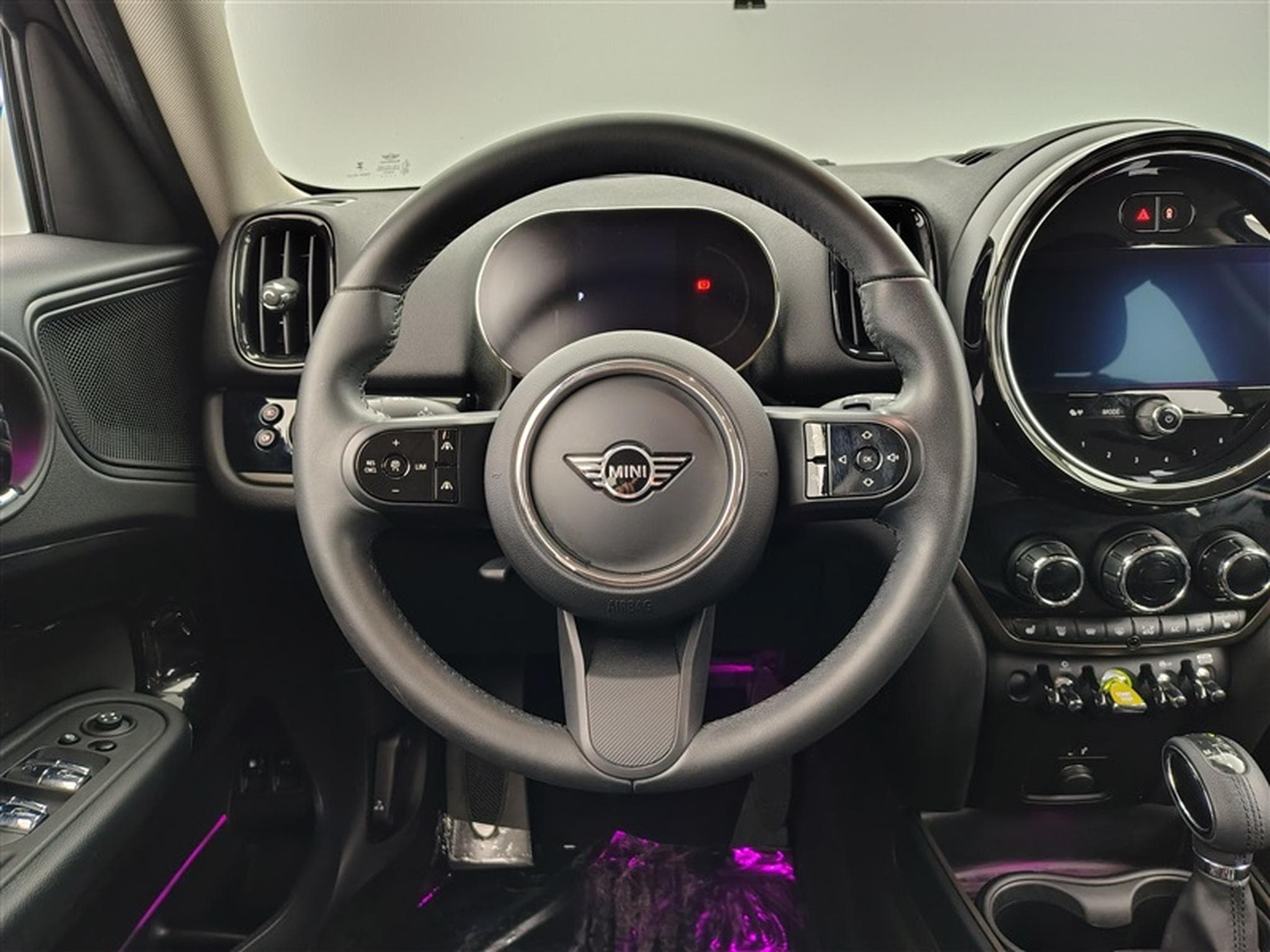 MINI Countryman 1.5A PHEV Cooper SE ALL4/NAVI/FULL LED/JA17/PDC (2023) - Photo 9
