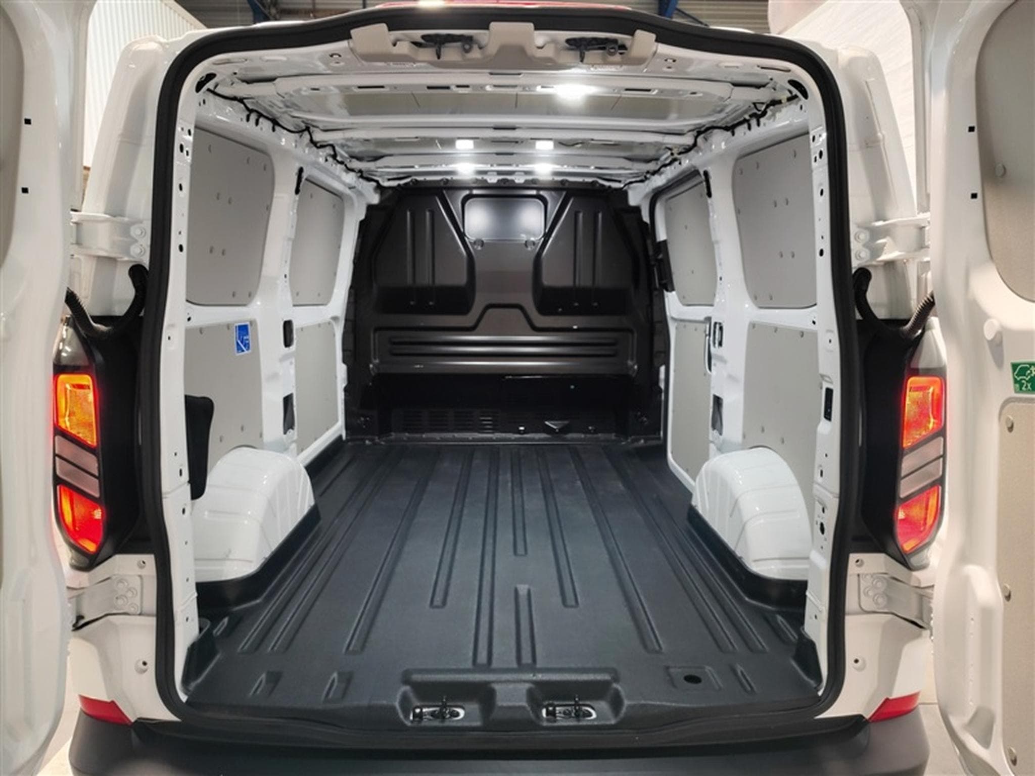 Ford Transit 2.0 TDCi L1H1 Limited CUIR/NAVI/FULL LED/PDC/CAMERA (2024) - Photo 14