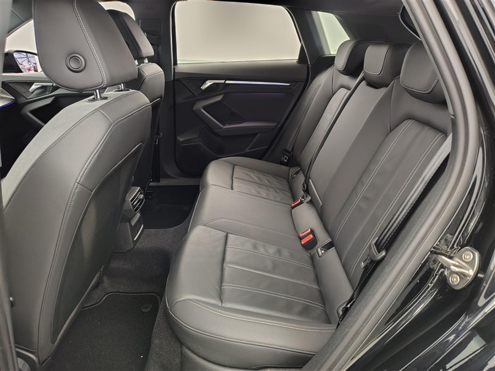 Audi A3 30 TFSI S line  Cuir / Navi / Led / PDC av+ar (2022) - Photo 13