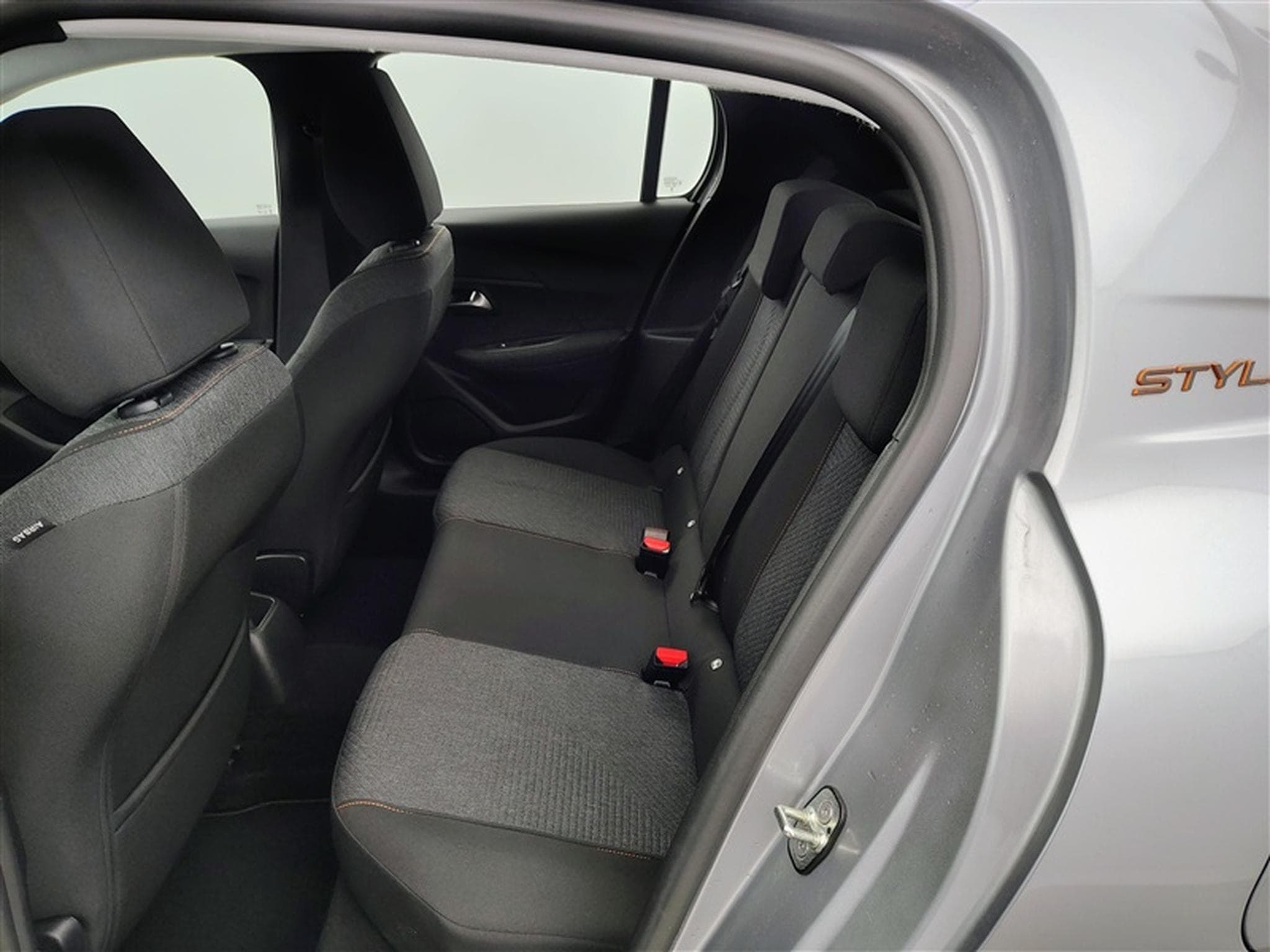 Peugeot 208 1.2i PureTech 100Cv Style NAVI / CARPLAY / PDC (2025) - Photo 13