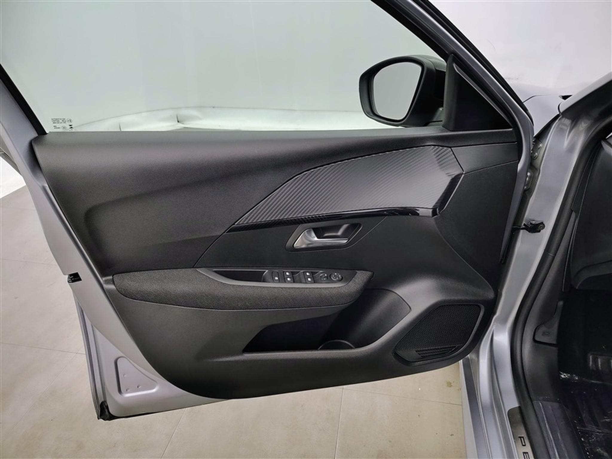 Peugeot 208 1.2i PureTech 100Cv Style NAVI / CARPLAY / PDC (2025) - Photo 17