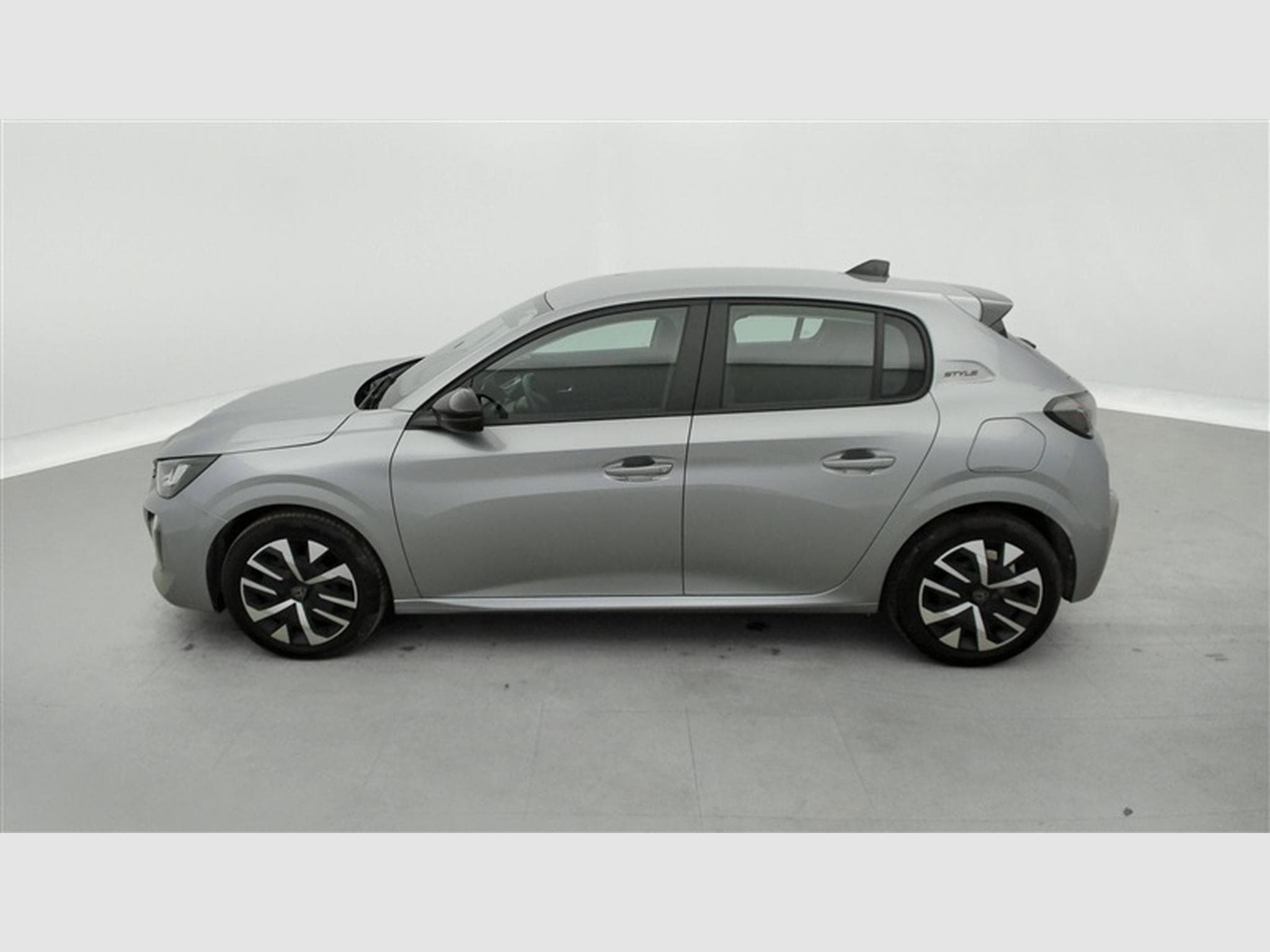 Peugeot 208 1.2i PureTech 100Cv Style NAVI / CARPLAY / PDC (2025) - Photo 3
