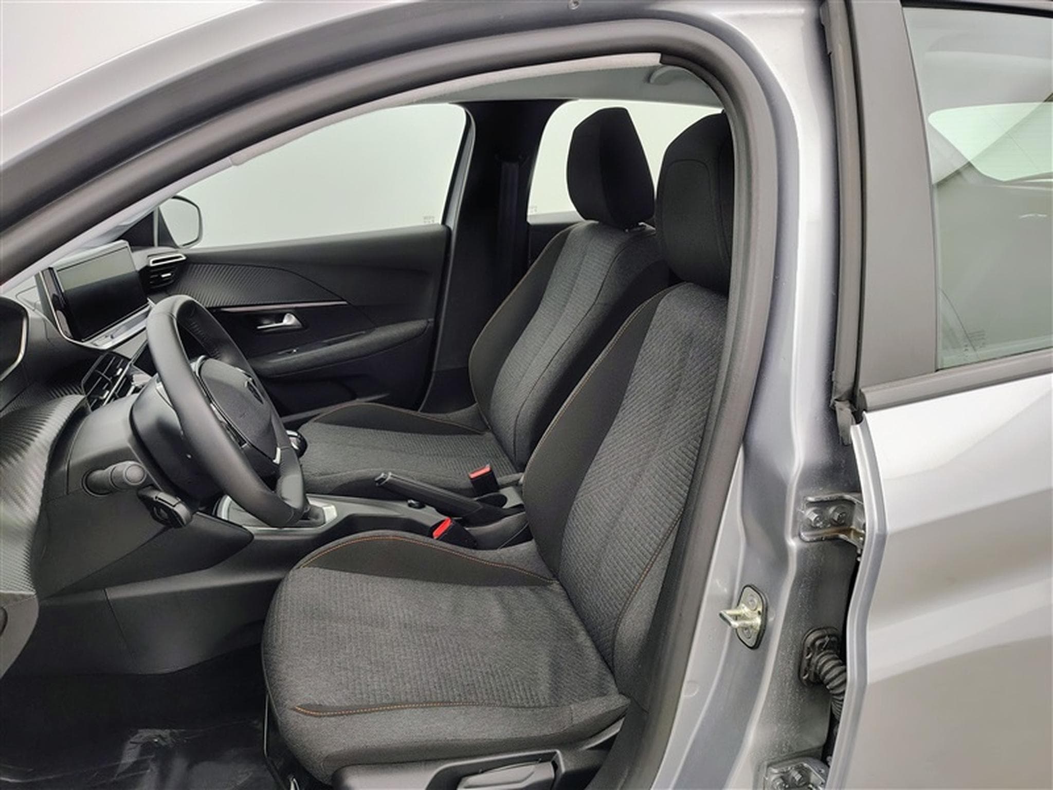 Peugeot 208 1.2i PureTech 100Cv Style NAVI / CARPLAY / PDC (2025) - Photo 7