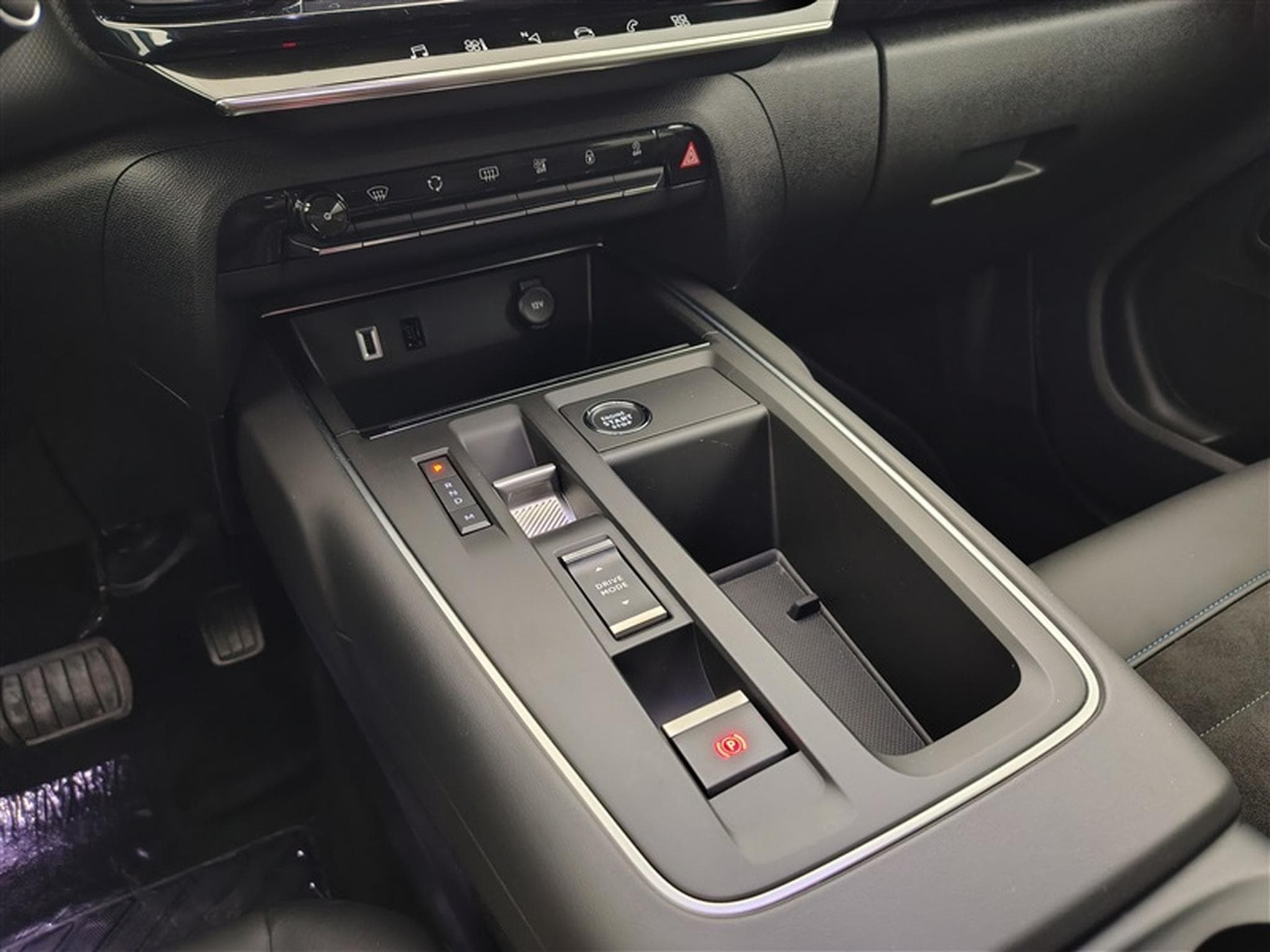 Citroen C5 Aircross 1.2 PureTech EAT8 C-Serie S-CUIR / CARPLAY / CAMERA (2023) - Photo 12