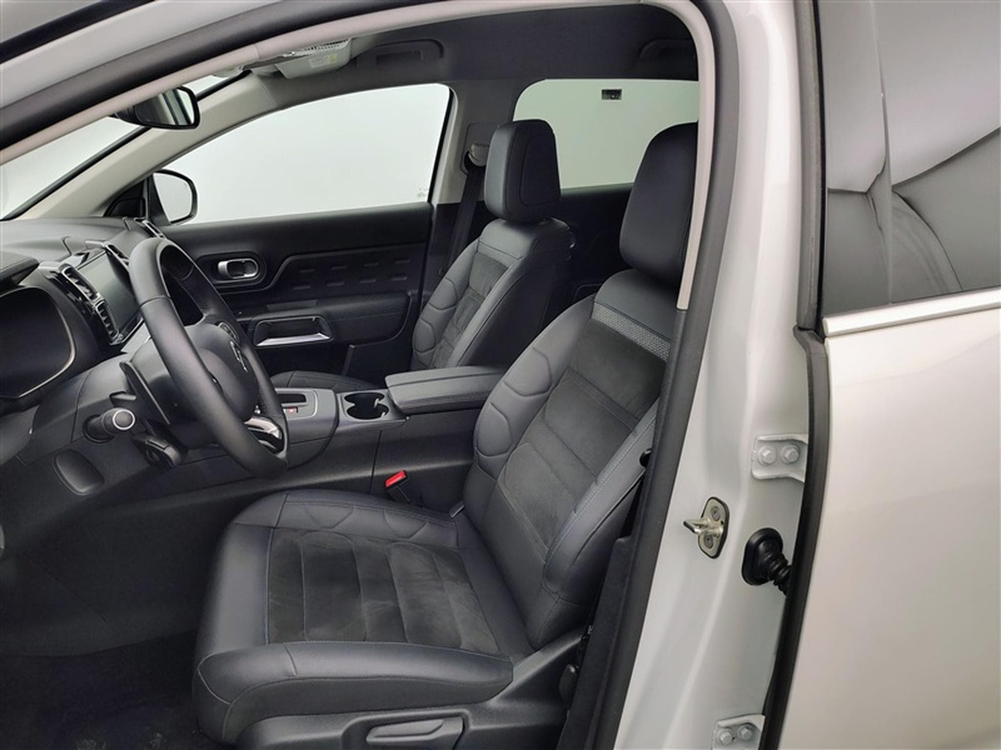 Citroen C5 Aircross 1.2 PureTech EAT8 C-Serie S-CUIR / CARPLAY / CAMERA (2023) - Photo 7