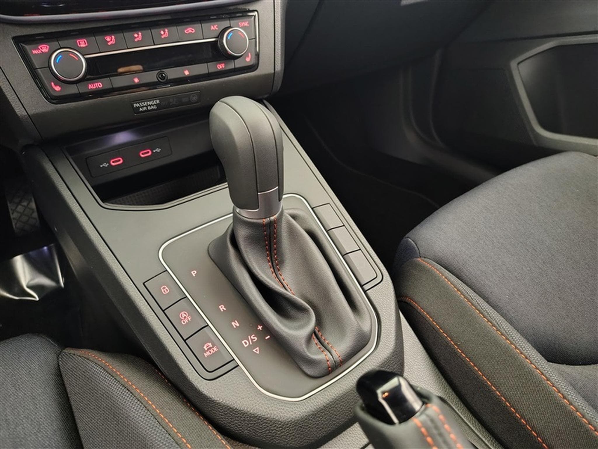 Seat Ibiza 1.0 TSI 115cv DSG FR NAVI / FULL LED / PDC AR / JA 16" (2025) - Photo 12
