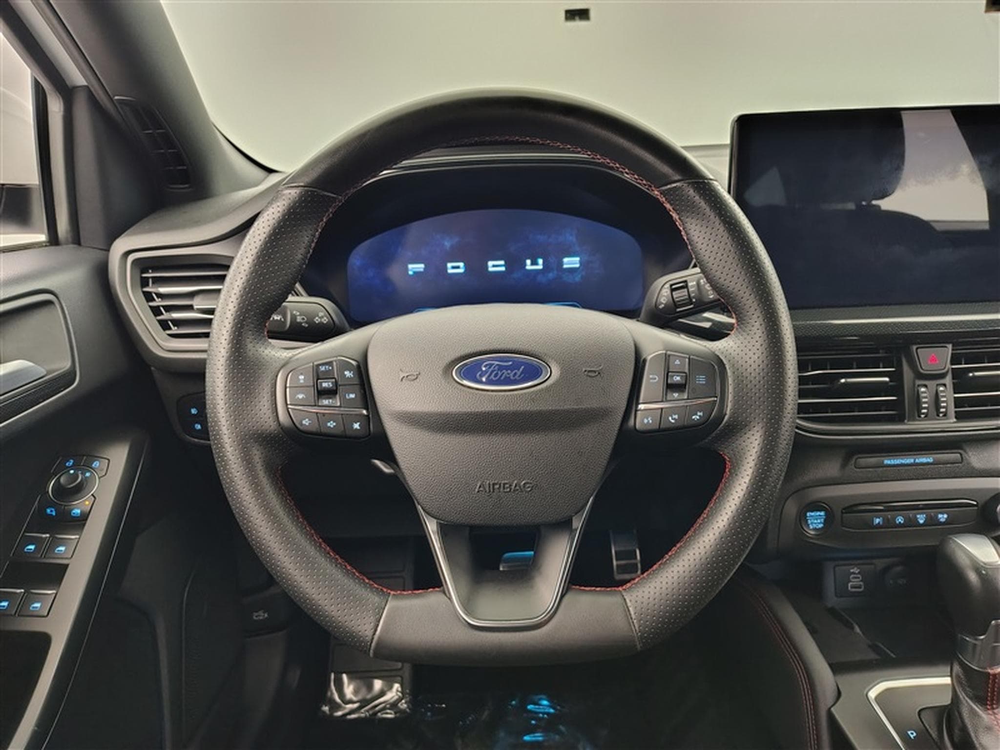 Ford Focus 1.0 EcoBoost 155Cv ST-Line Navi Cockpit / Led / PDC+Caméra (2024) - Photo 8
