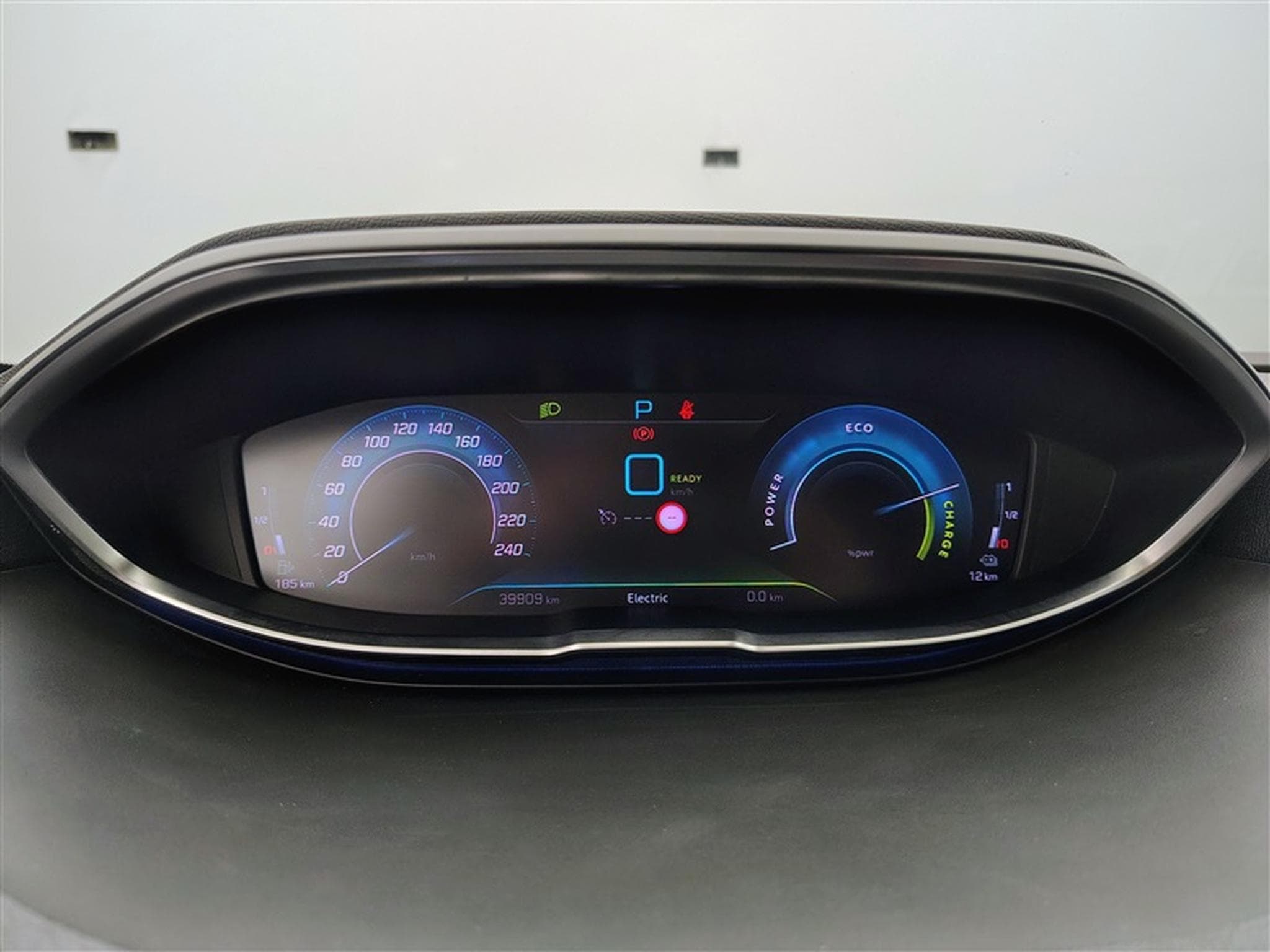 Peugeot 3008 1.6 Hybrid 225cv Allure NAVI / FULL LED / CAMERA / KEYLESS (2023) - Photo 10