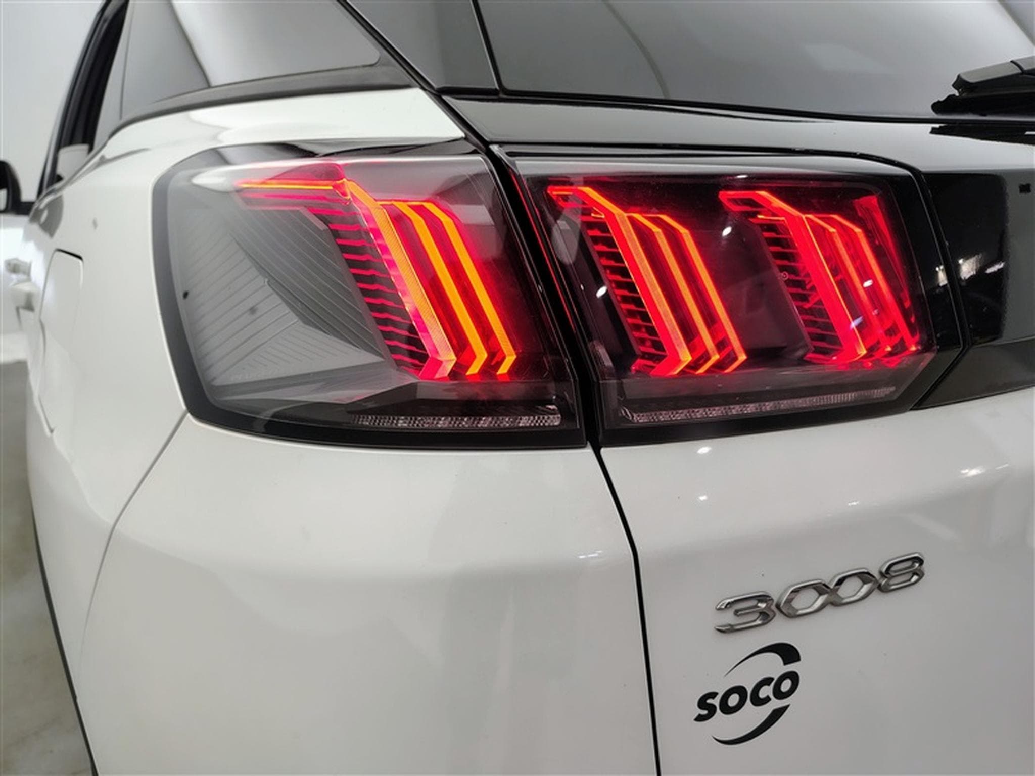 Peugeot 3008 1.6 Hybrid 225cv Allure NAVI / FULL LED / CAMERA / KEYLESS (2023) - Photo 16