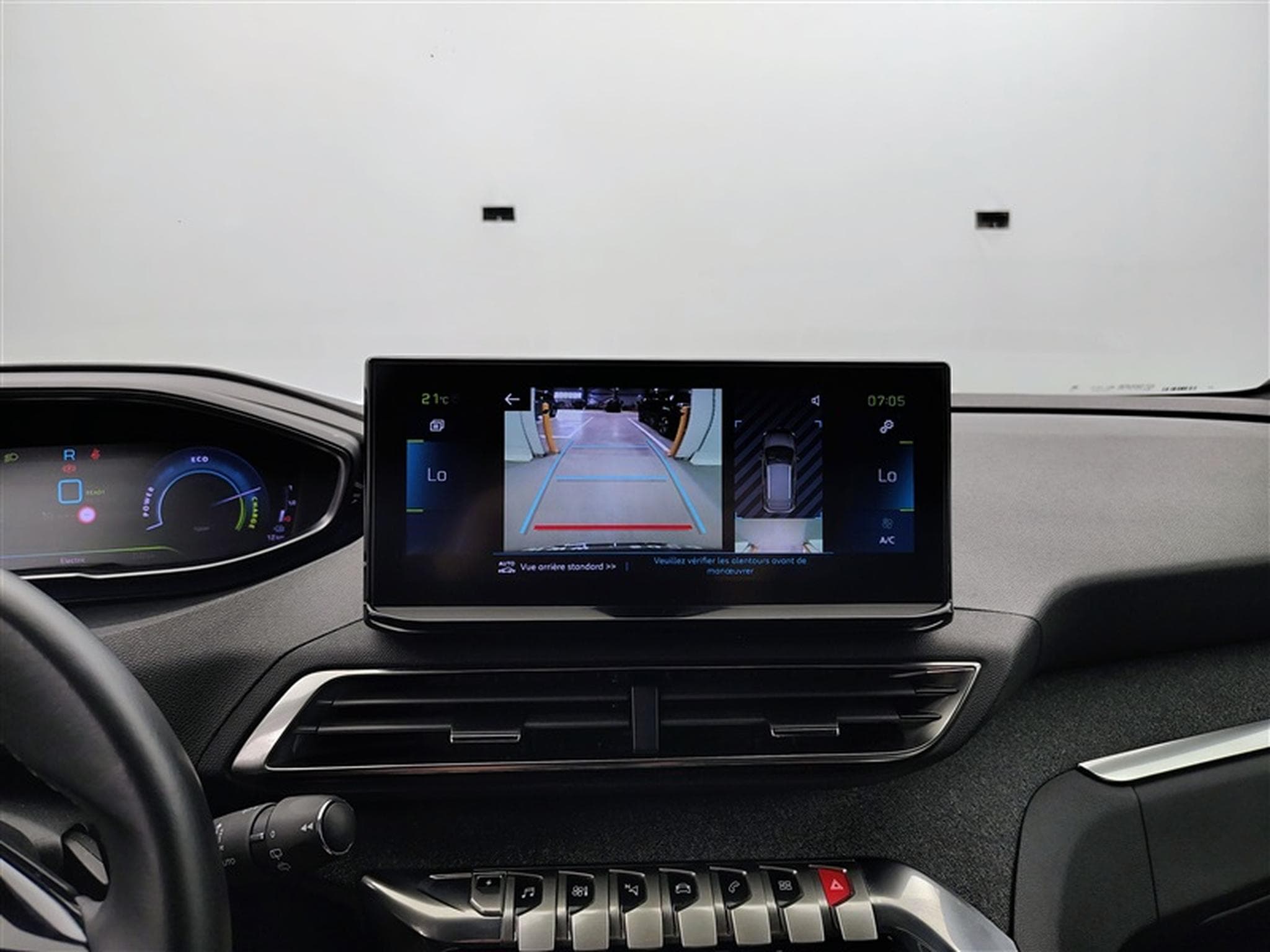 Peugeot 3008 1.6 Hybrid 225cv Allure NAVI / FULL LED / CAMERA / KEYLESS (2023) - Photo 18