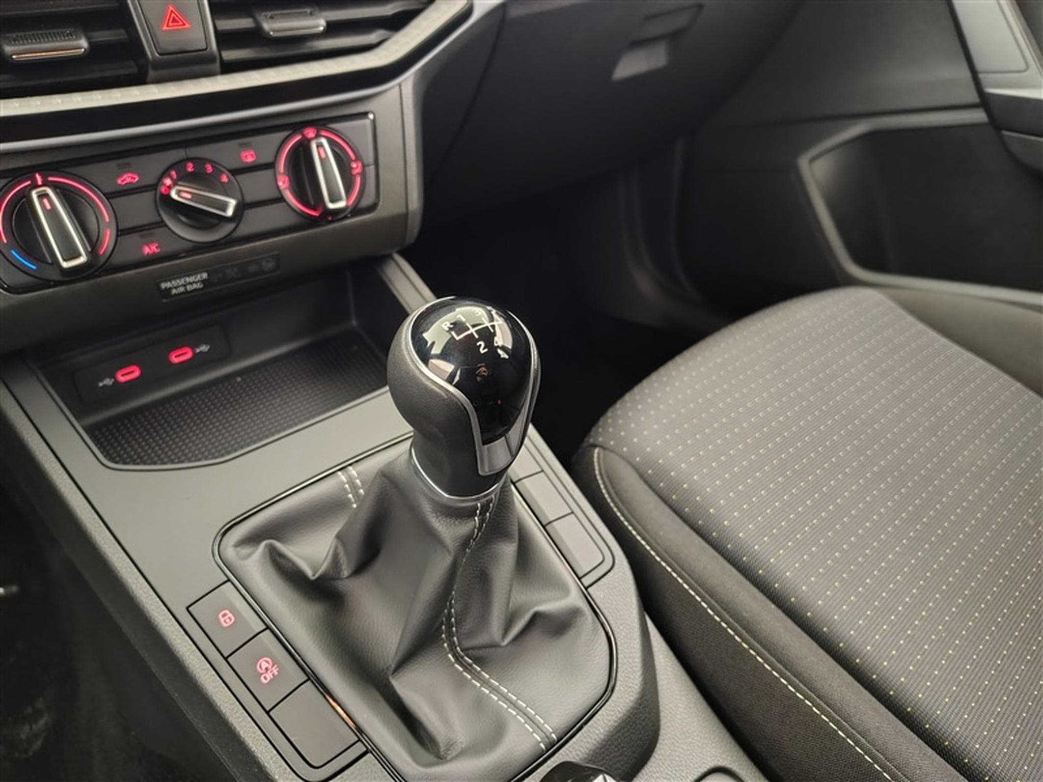 Seat Ibiza 1.0 TSI Style Led / Carplay / PDC (2024) - Photo 12