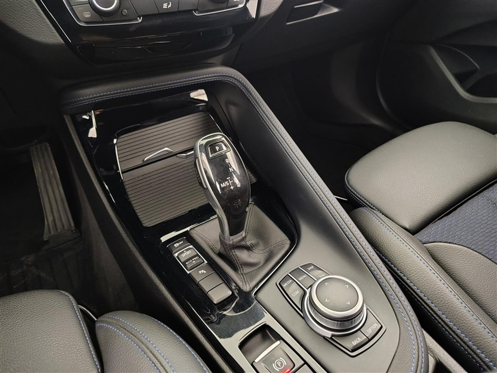BMW X1 1.5iA sDrive18 Pack M S-CUIR / NAVI / FULL LED (2020) - Photo 12