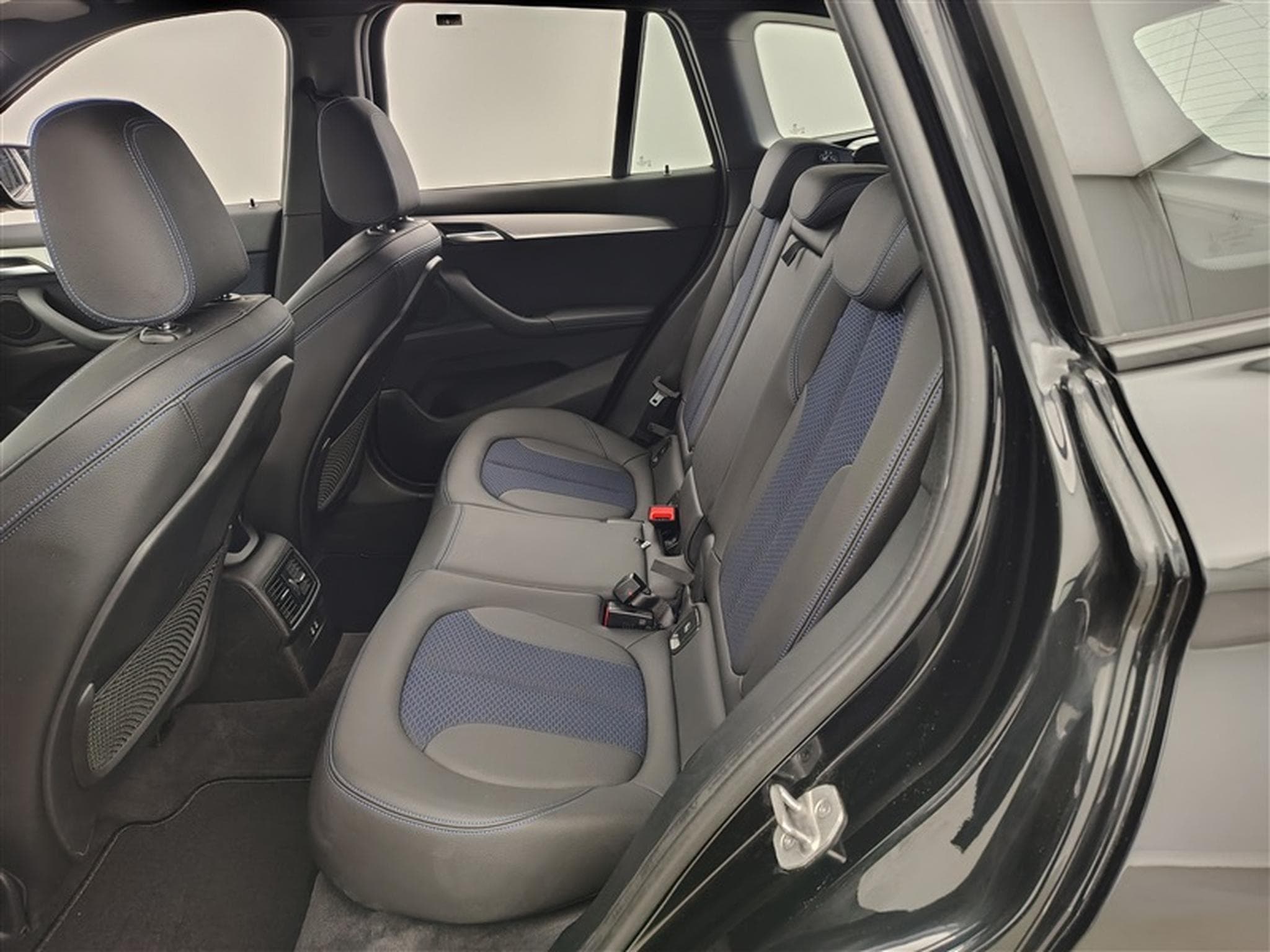 BMW X1 1.5iA sDrive18 Pack M S-CUIR / NAVI / FULL LED (2020) - Photo 13