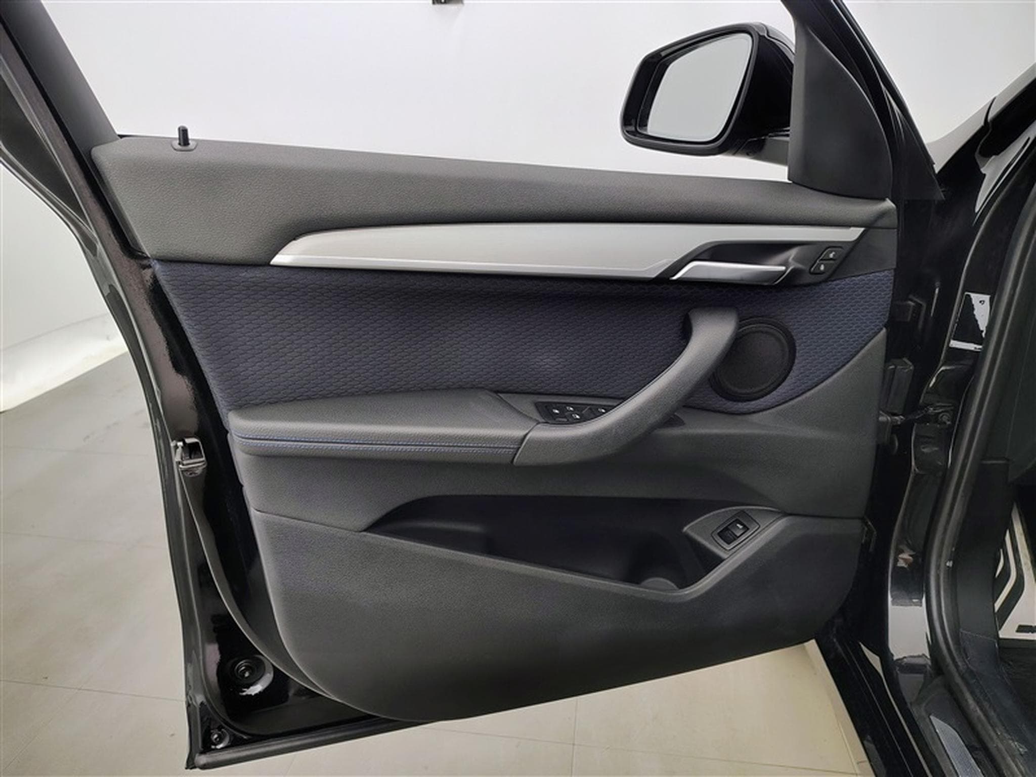 BMW X1 1.5iA sDrive18 Pack M S-CUIR / NAVI / FULL LED (2020) - Photo 17