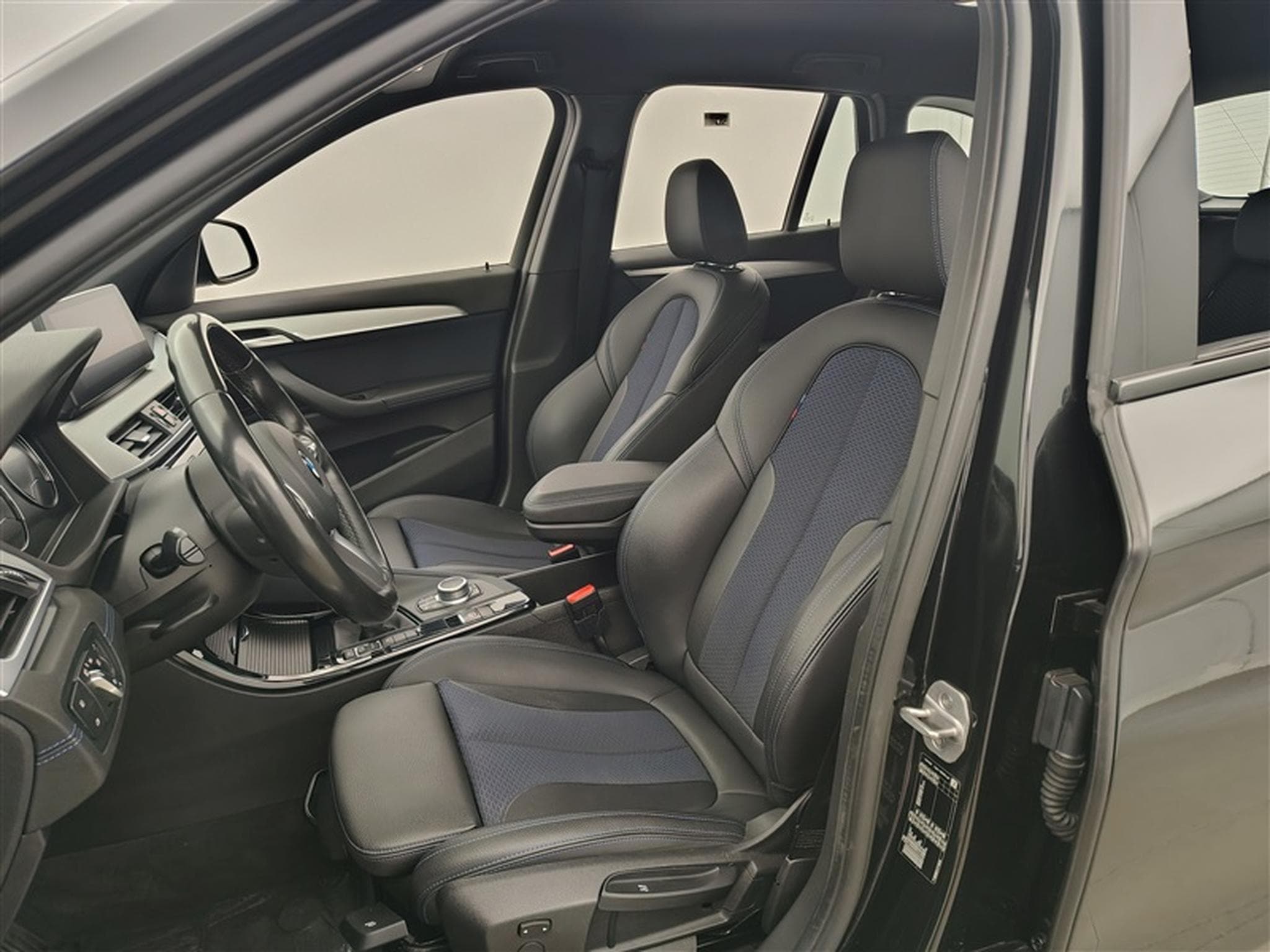 BMW X1 1.5iA sDrive18 Pack M S-CUIR / NAVI / FULL LED (2020) - Photo 7