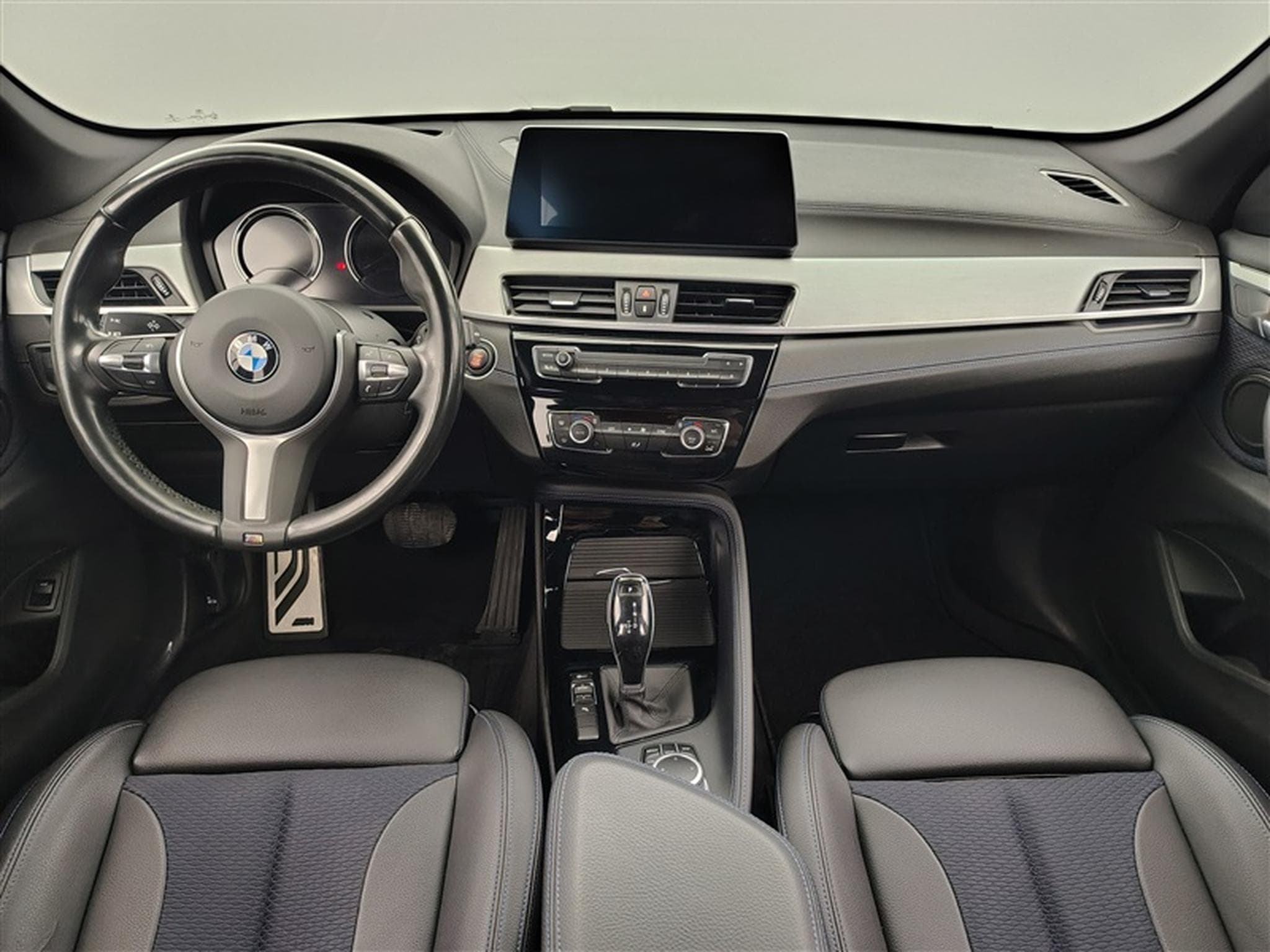 BMW X1 1.5iA sDrive18 Pack M S-CUIR / NAVI / FULL LED (2020) - Photo 8