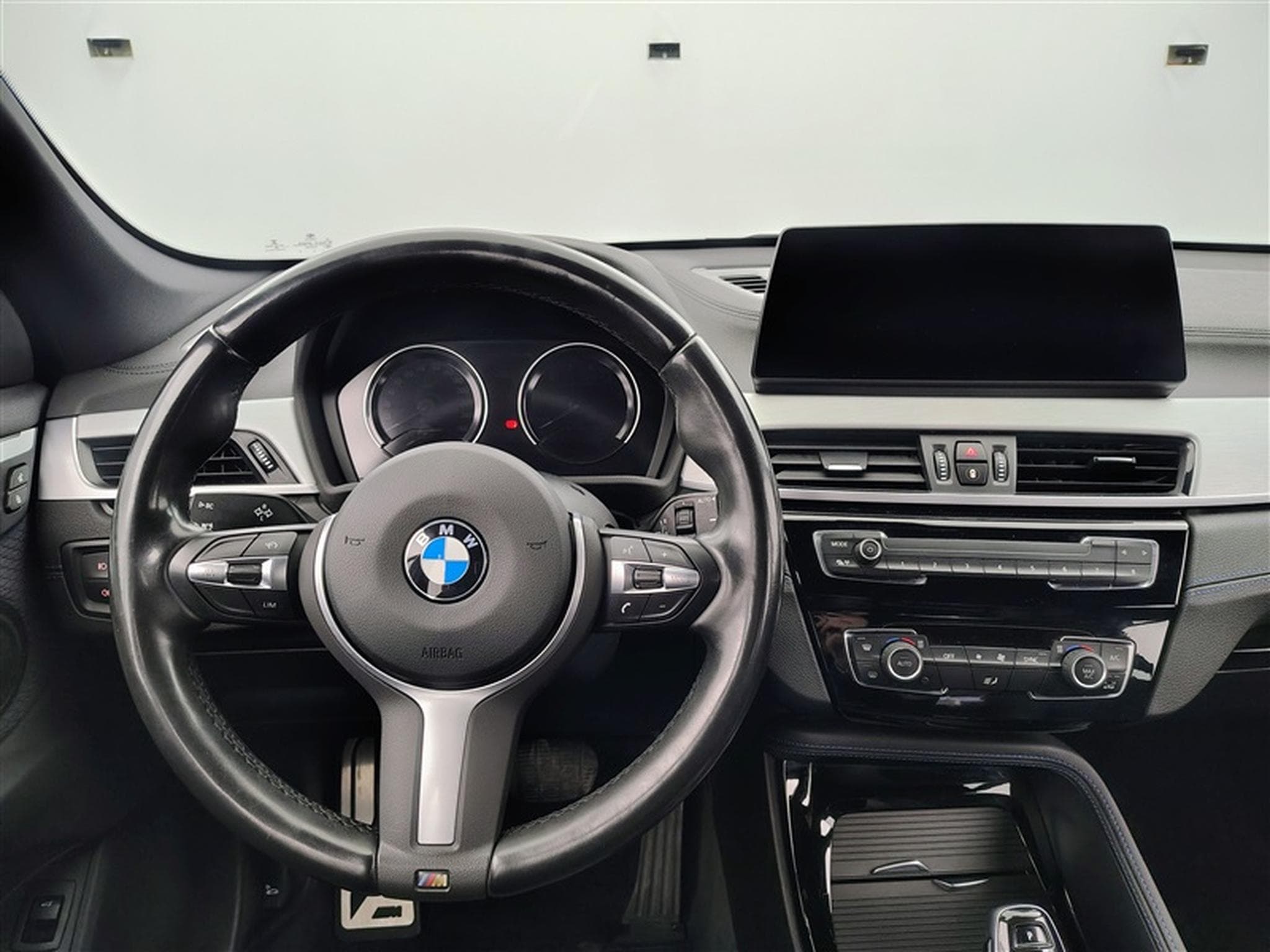 BMW X1 1.5iA sDrive18 Pack M S-CUIR / NAVI / FULL LED (2020) - Photo 9