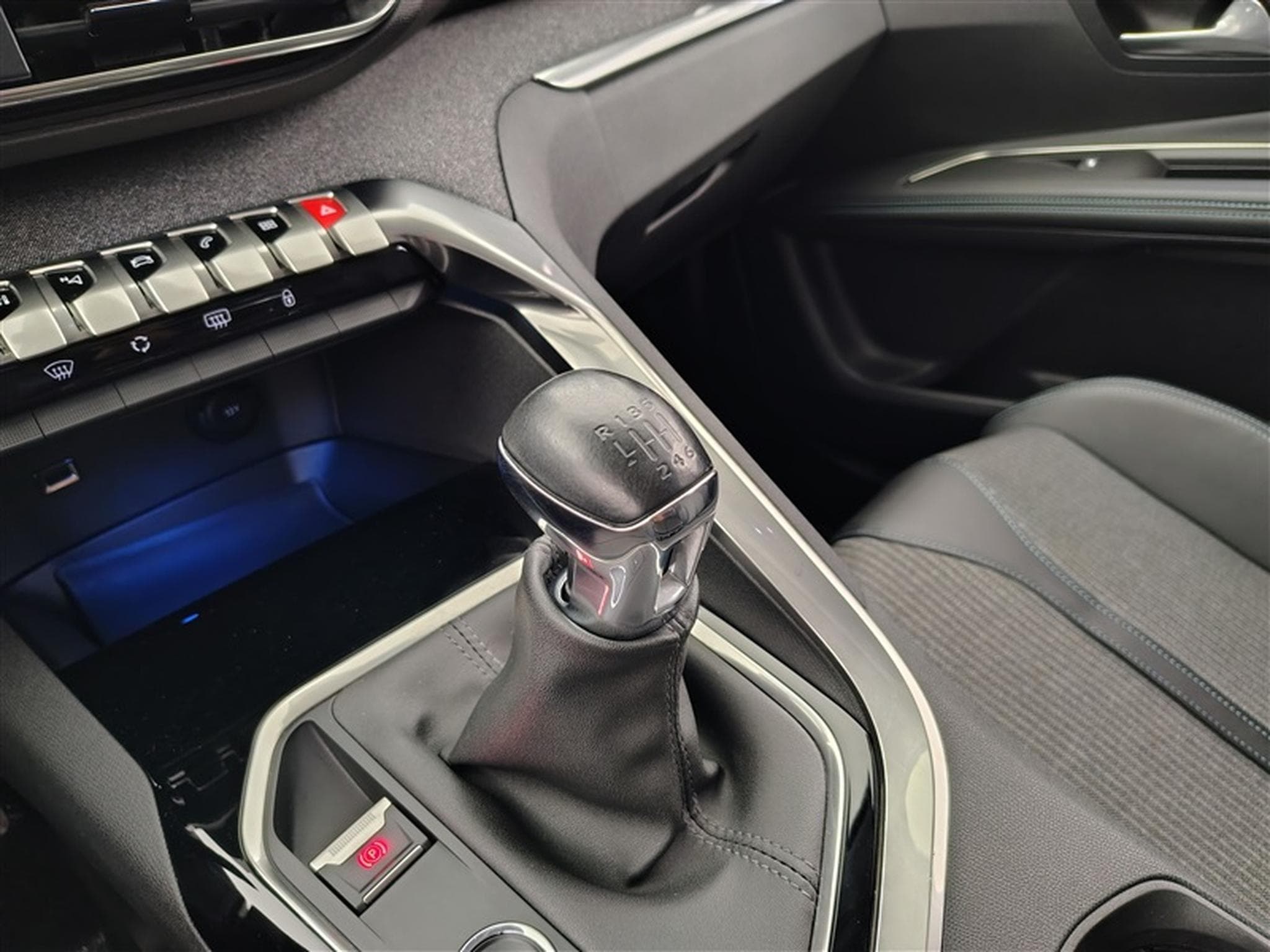 Peugeot 3008 1.2 PureTech Allure Pack S-CUIR/NAVI/LED/JA18/PDC (2022) - Photo 11