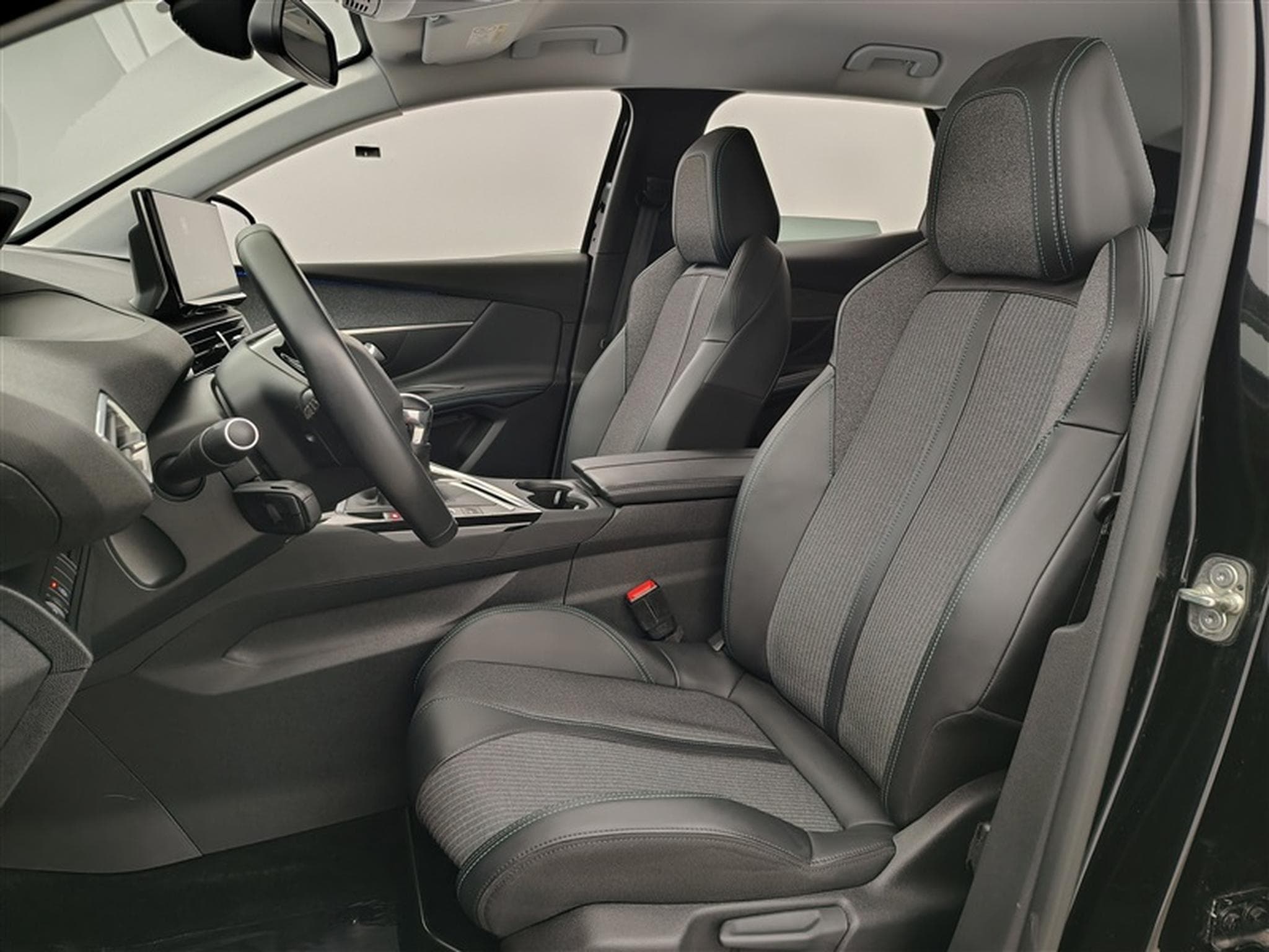 Peugeot 3008 1.2 PureTech Allure Pack S-CUIR/NAVI/LED/JA18/PDC (2022) - Photo 7