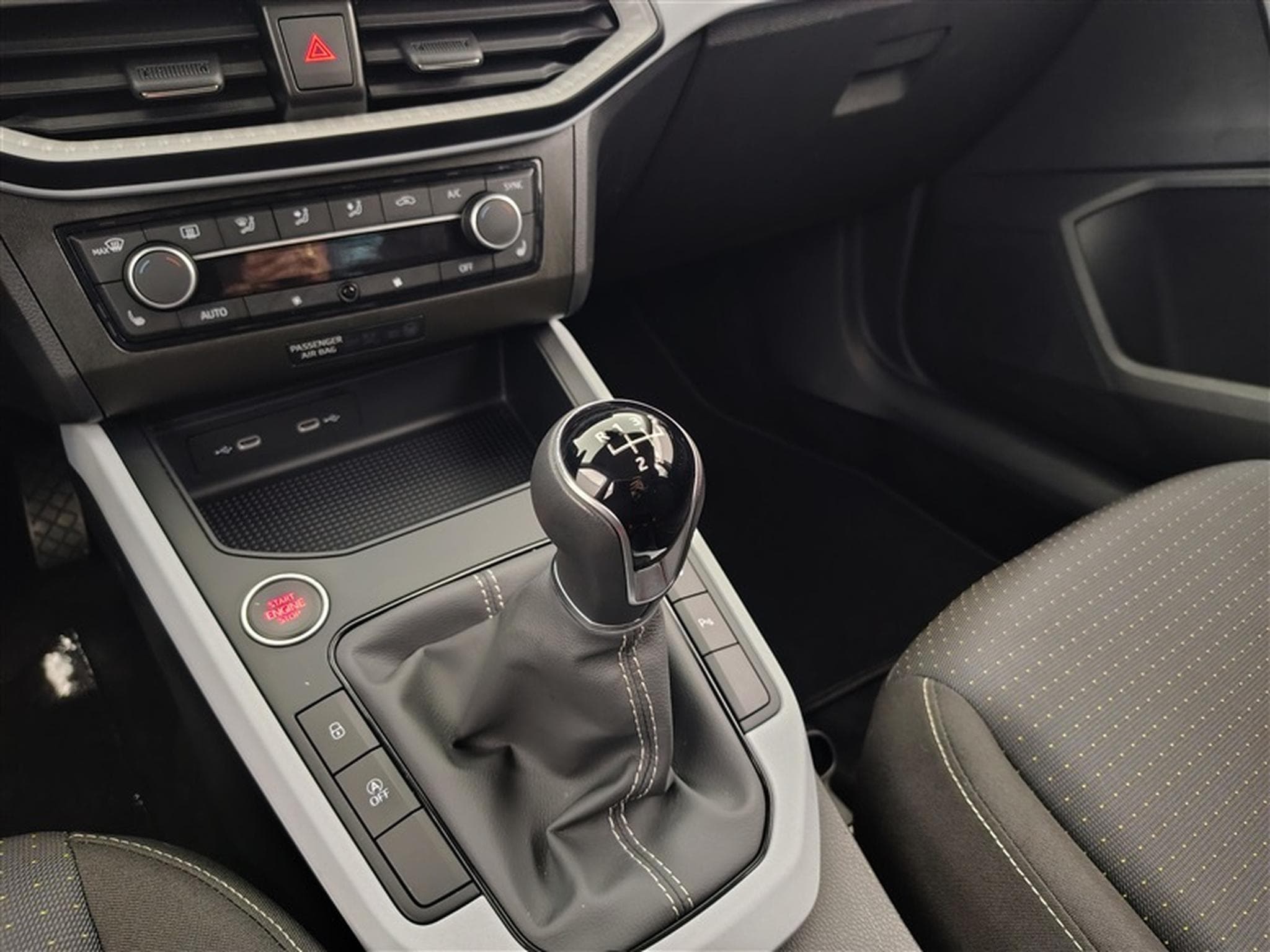 Seat Arona 1.0 TSI 40th Anniversary (2024) - Photo 12