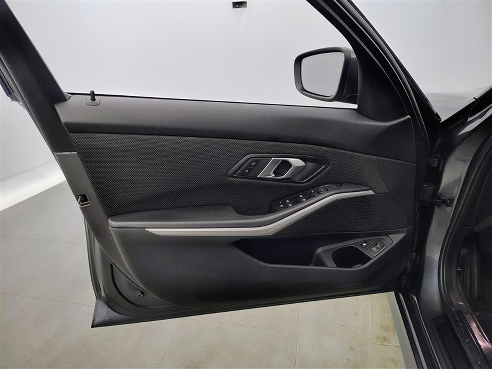 BMW 320 320eA PHEV Business NAVI/FULL LED/JA/PDC (2021) - Photo 17
