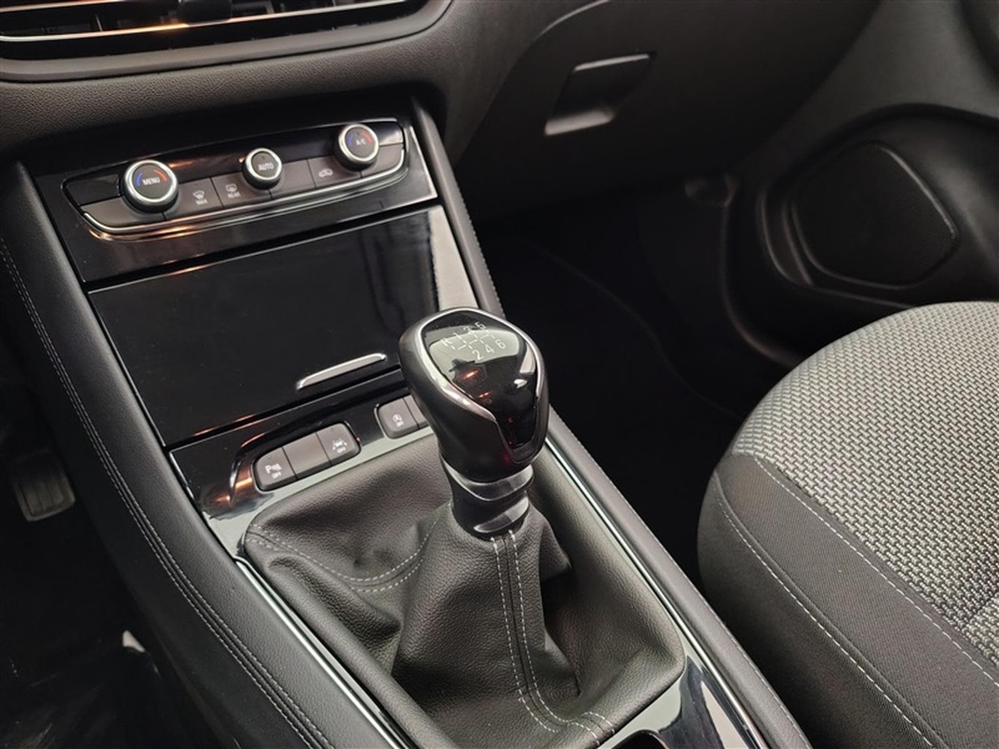 Opel Grandland 1.2 Turbo 130cv Edition AT8 CARPLAY / FULL LED /PDC AV-AR (2023) - Photo 12