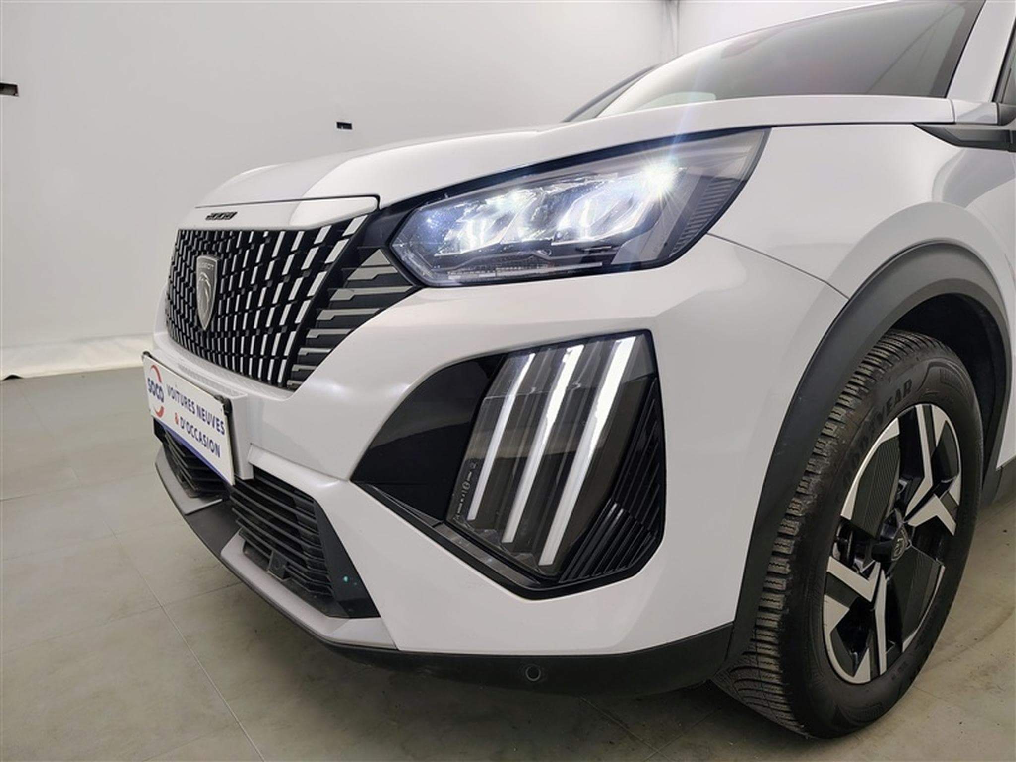 Peugeot 2008 1.2 PureTech Allure NAVI / FULL LED / CARPLAY / S-CUIR (2024) - Photo 14