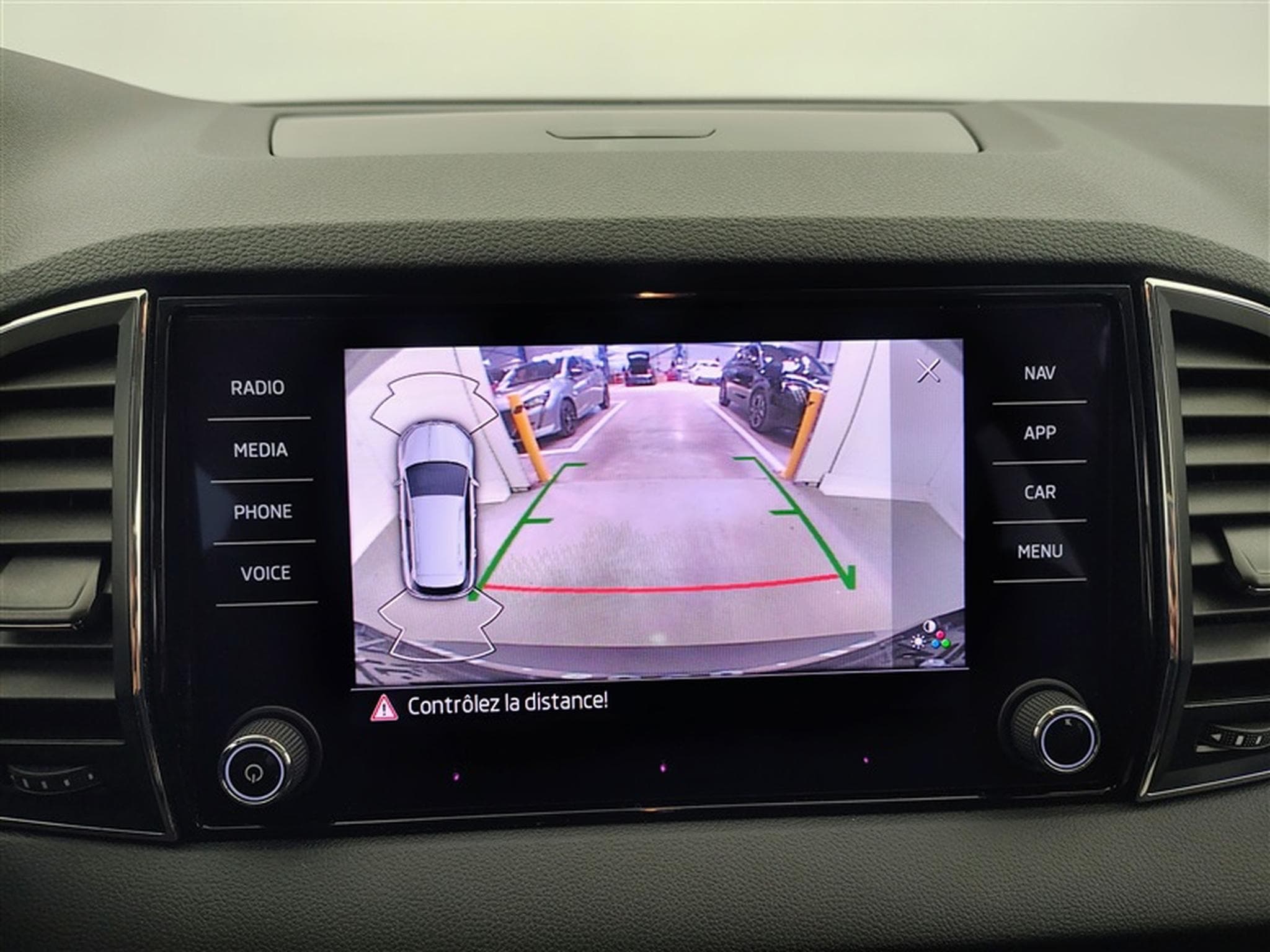 Skoda Karoq 1.0 TSI Clever CARPLAY / FULL LED / CLIM (2023) - Photo 18