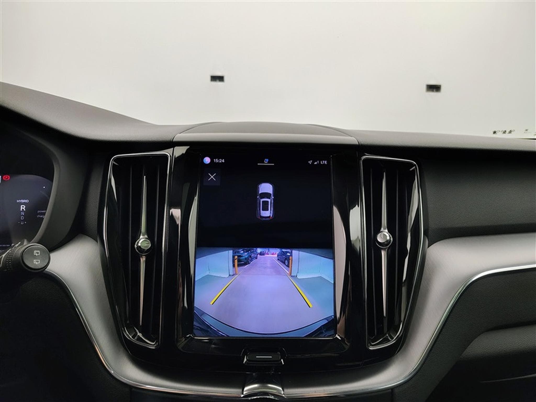 Volvo XC60 2.0 T6 PHEV AWD Inscription CUIR/NAVI/TO PANO/JA18 (2021) - Photo 17