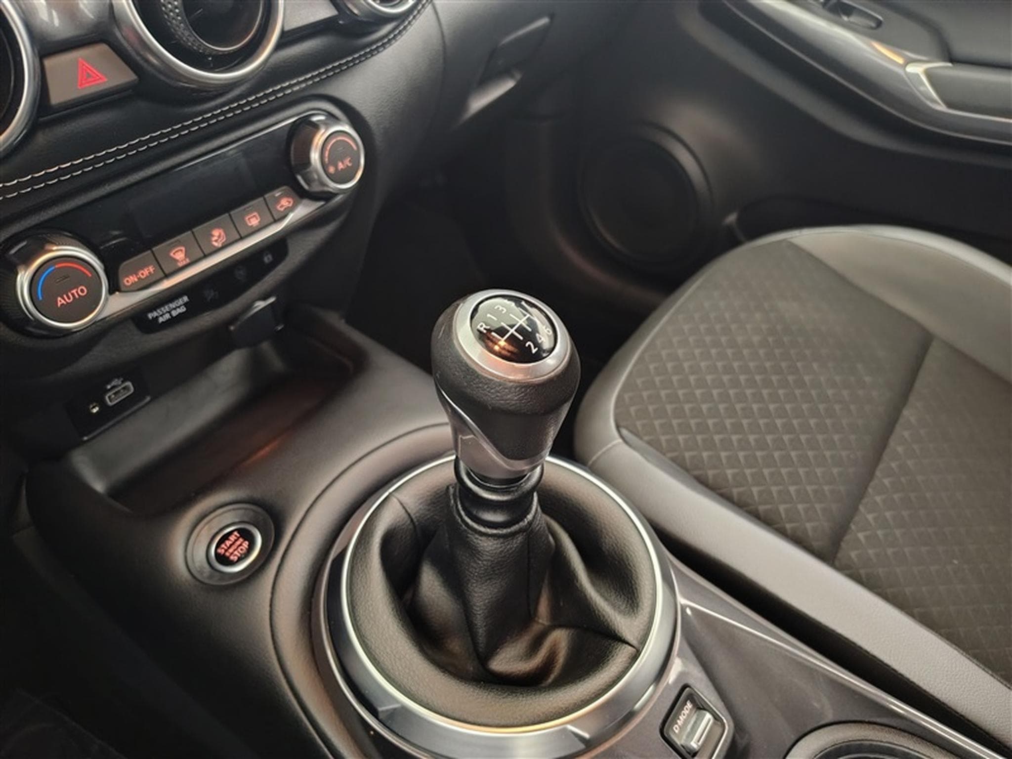 Nissan Juke 1.0 DIG-T 2WD Enigma NAVI / S-CUIR / FULL LED (2023) - Photo 12