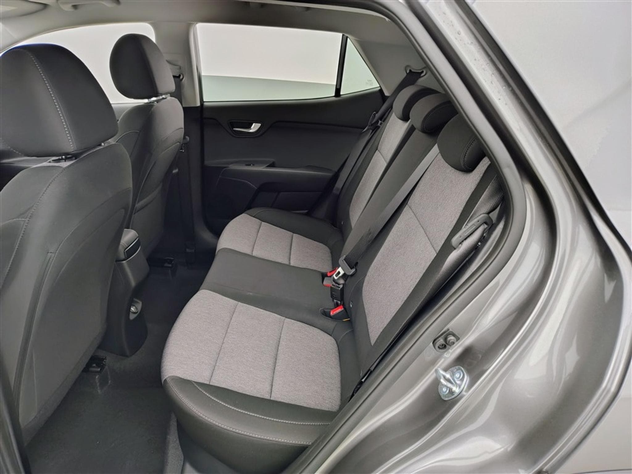 Kia Stonic 1.2 MPI 79cv Silver NAVI / CAMERA / CARPLAY / ALU (2025) - Photo 13