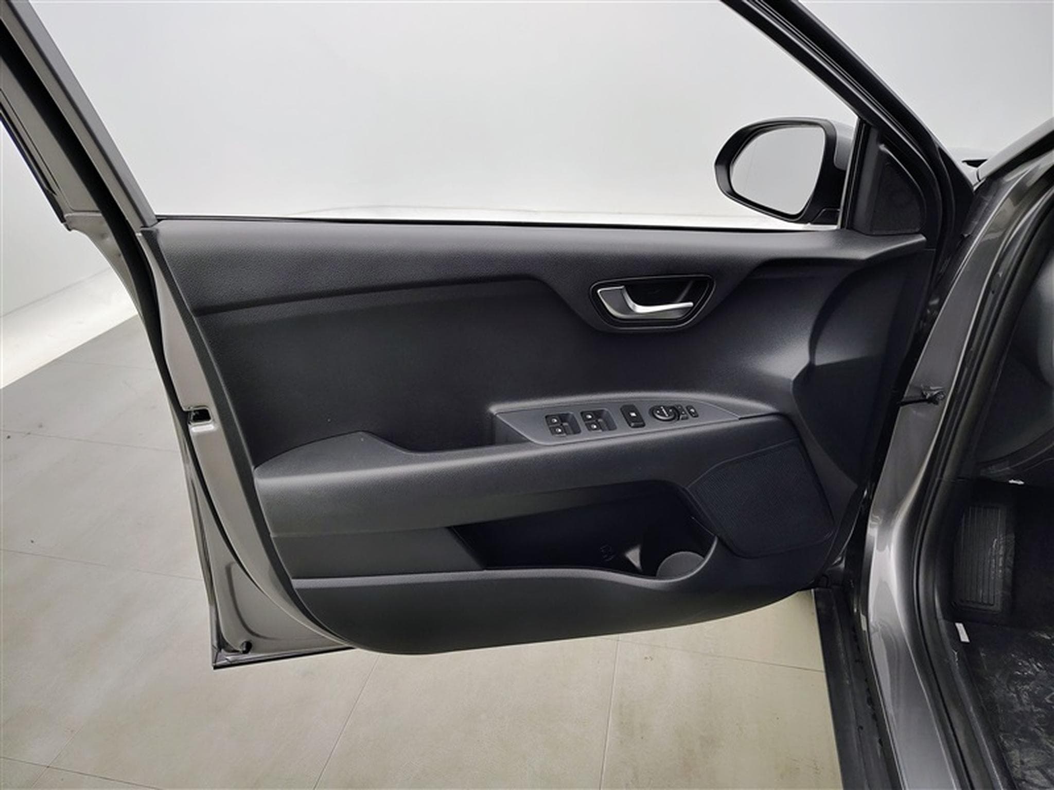 Kia Stonic 1.2 MPI 79cv Silver NAVI / CAMERA / CARPLAY / ALU (2025) - Photo 16