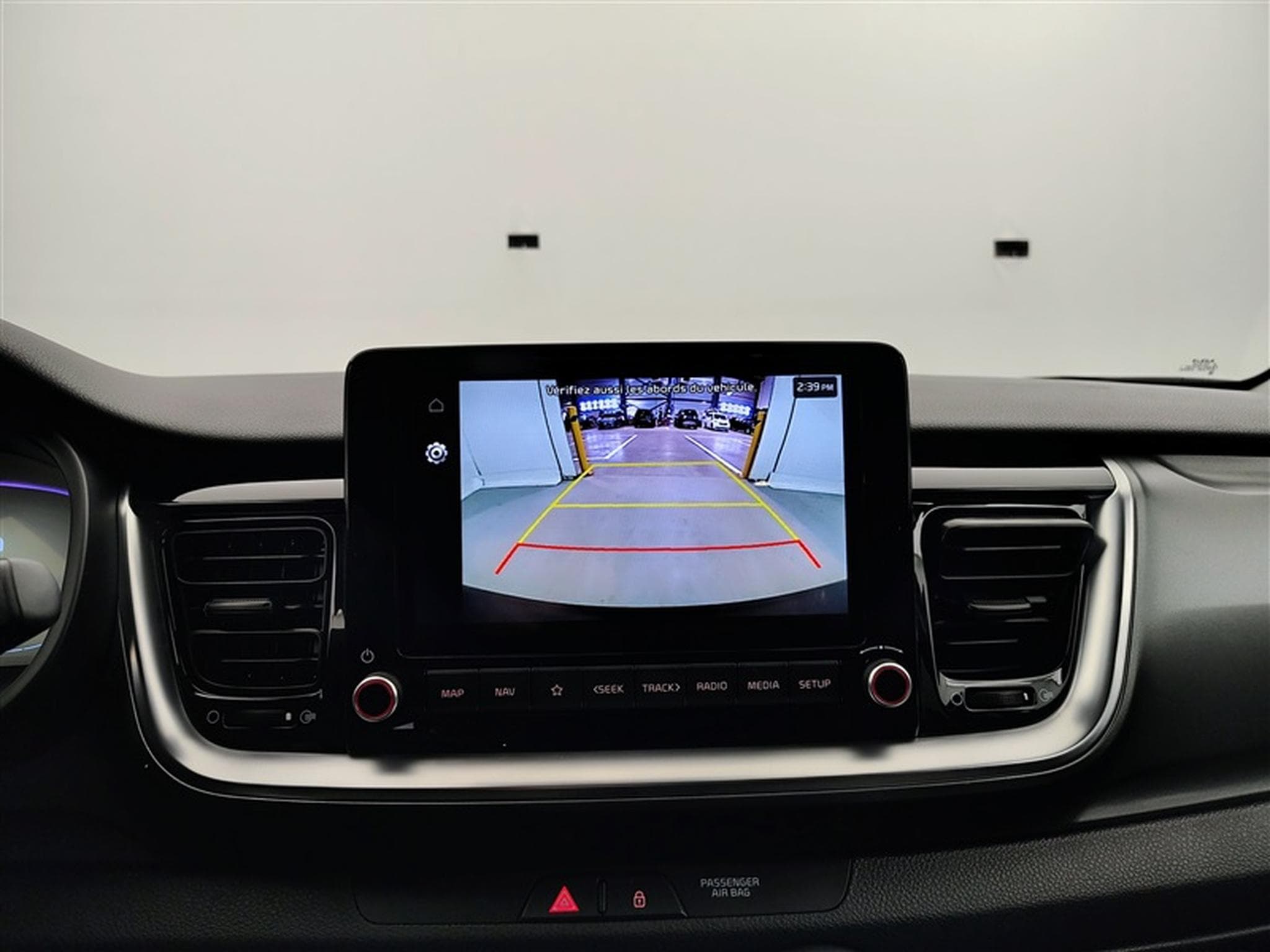 Kia Stonic 1.2 MPI 79cv Silver NAVI / CAMERA / CARPLAY / ALU (2025) - Photo 17
