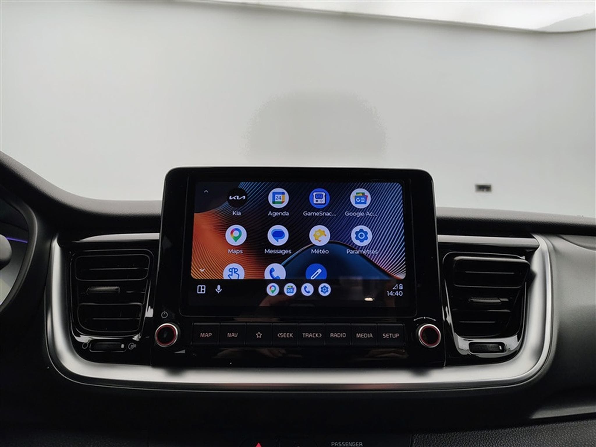 Kia Stonic 1.2 MPI 79cv Silver NAVI / CAMERA / CARPLAY / ALU (2025) - Photo 19