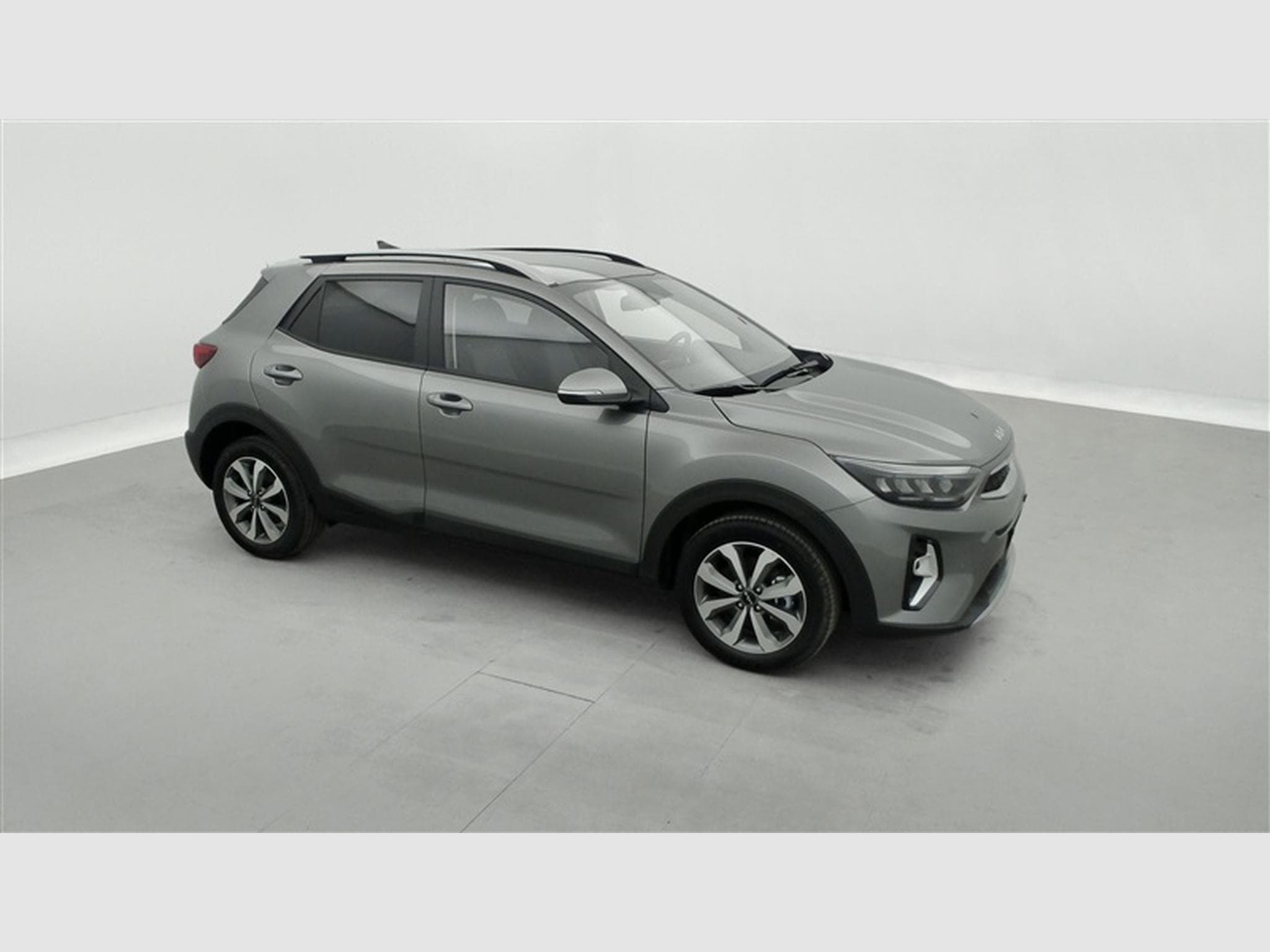 Kia Stonic 1.2 MPI 79cv Silver NAVI / CAMERA / CARPLAY / ALU (2025) - Photo 22