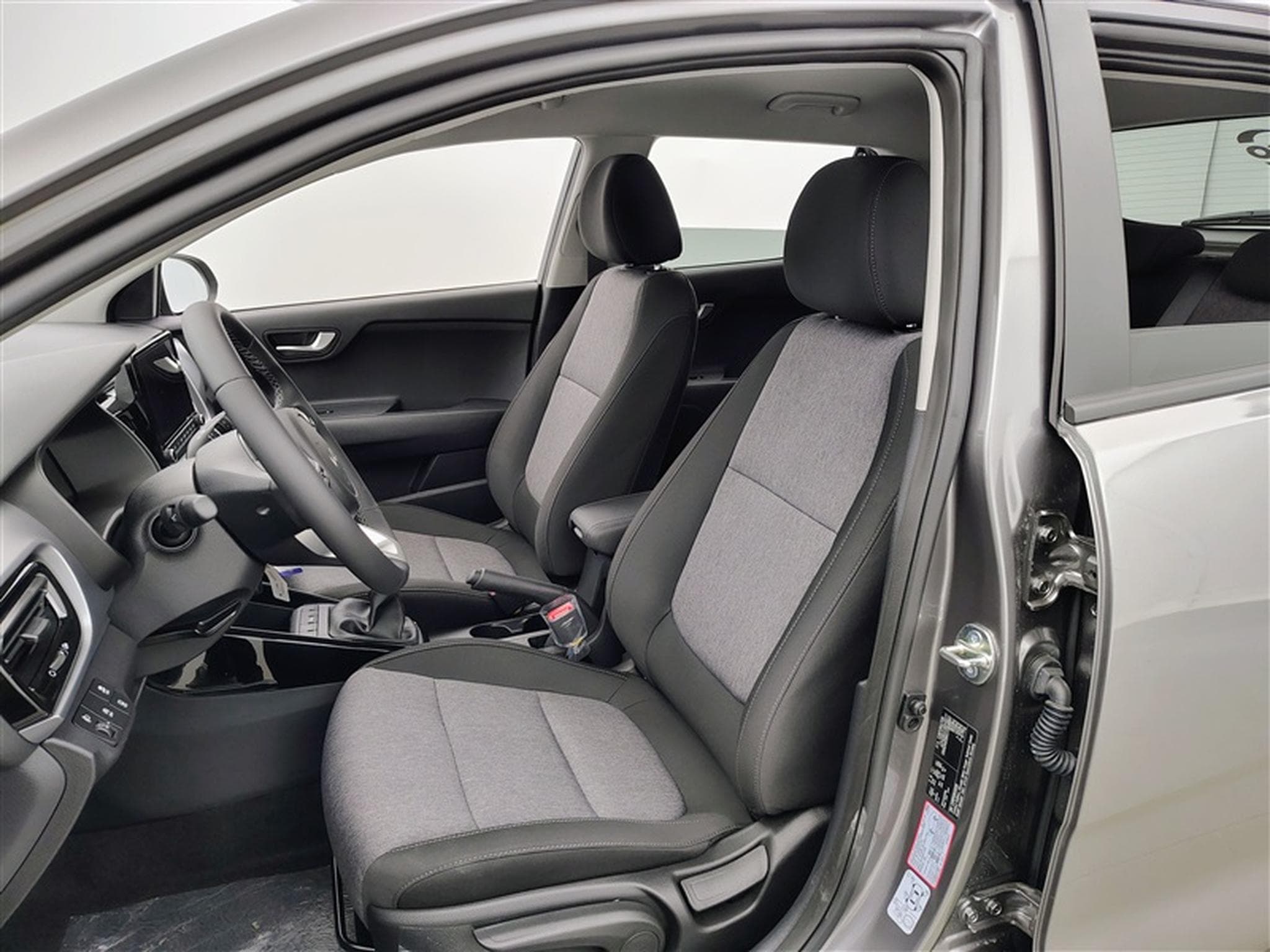 Kia Stonic 1.2 MPI 79cv Silver NAVI / CAMERA / CARPLAY / ALU (2025) - Photo 7