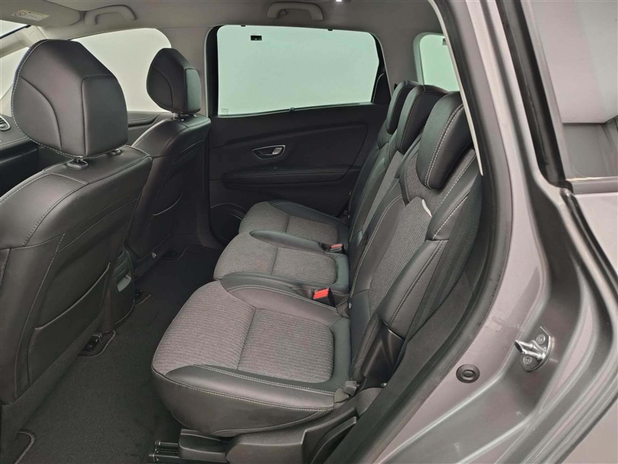 Renault Scenic 1.3 TCE 140 Techno 7Pl   Navi / Led / PDC+Caméra (2023) - Photo 13