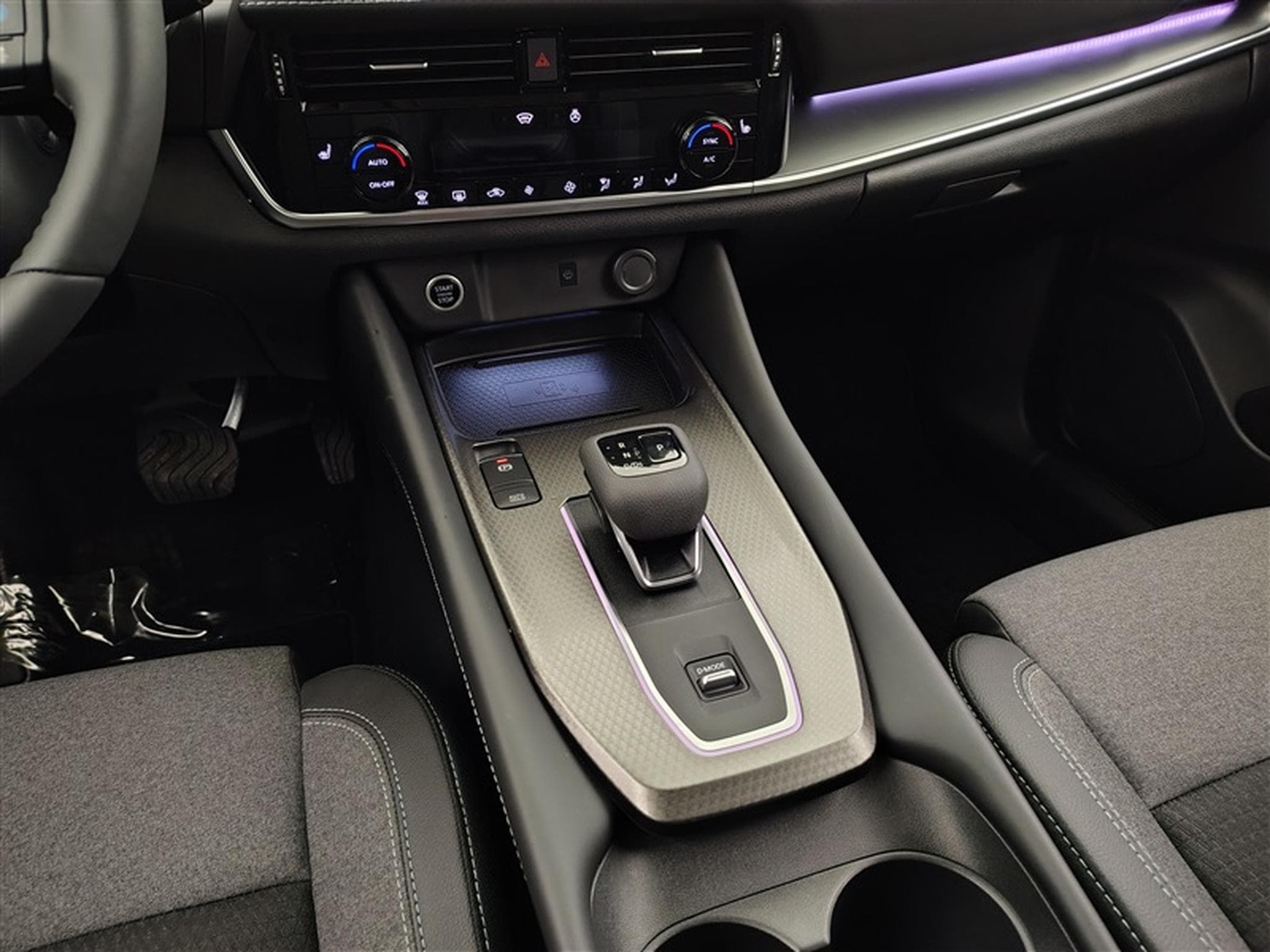 Nissan Qashqai 1.3 DIG-T MHEV X-Tronic N-Connecta CARPLAY / FULL LED / CAM (2026) - Photo 13