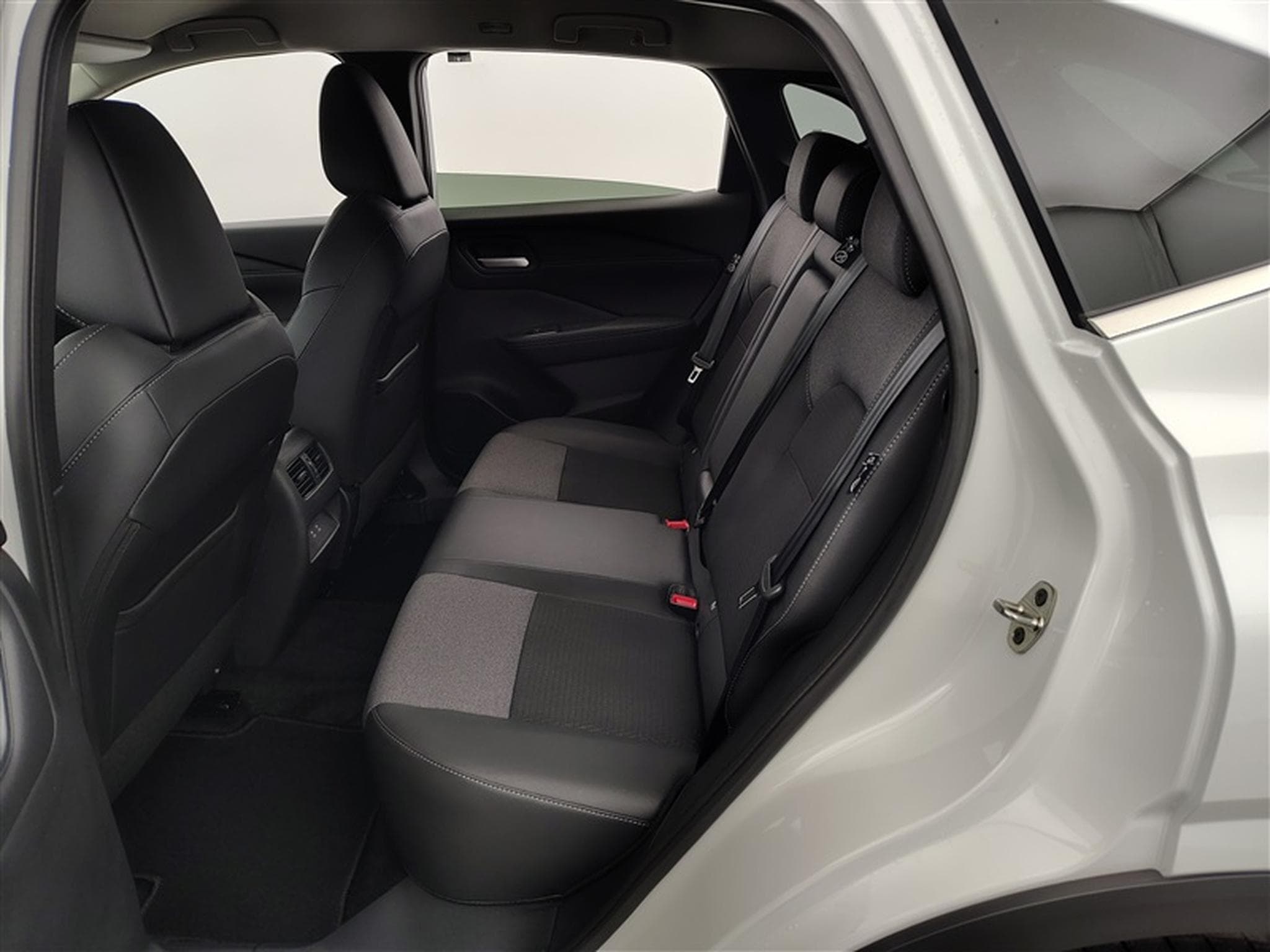 Nissan Qashqai 1.3 DIG-T MHEV X-Tronic N-Connecta CARPLAY / FULL LED / CAM (2026) - Photo 14