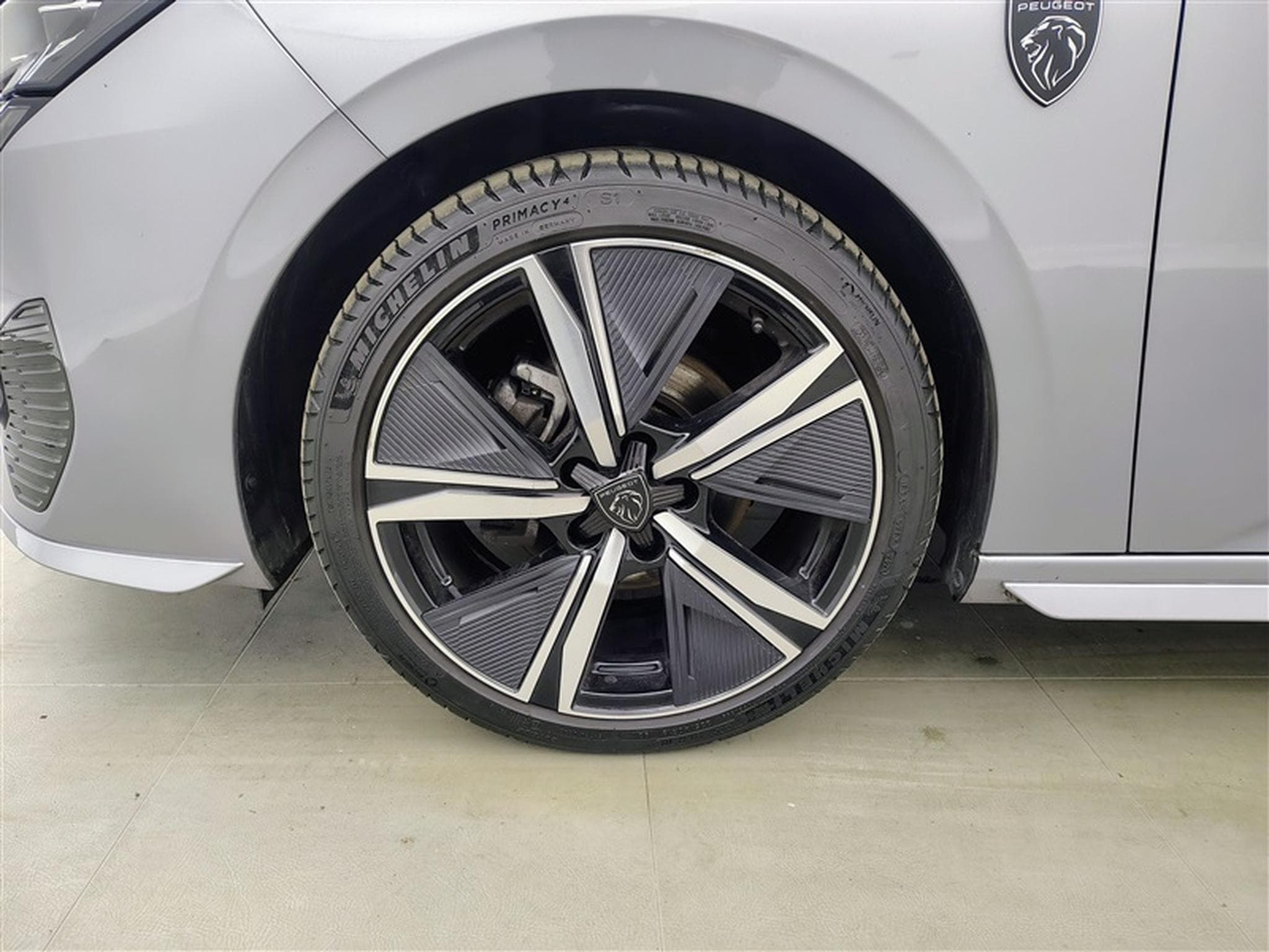 Peugeot 308 1.2 PureTech 130Cv EAT8 GT S-CUIR / NAVI / FULL LED (2024) - Photo 6