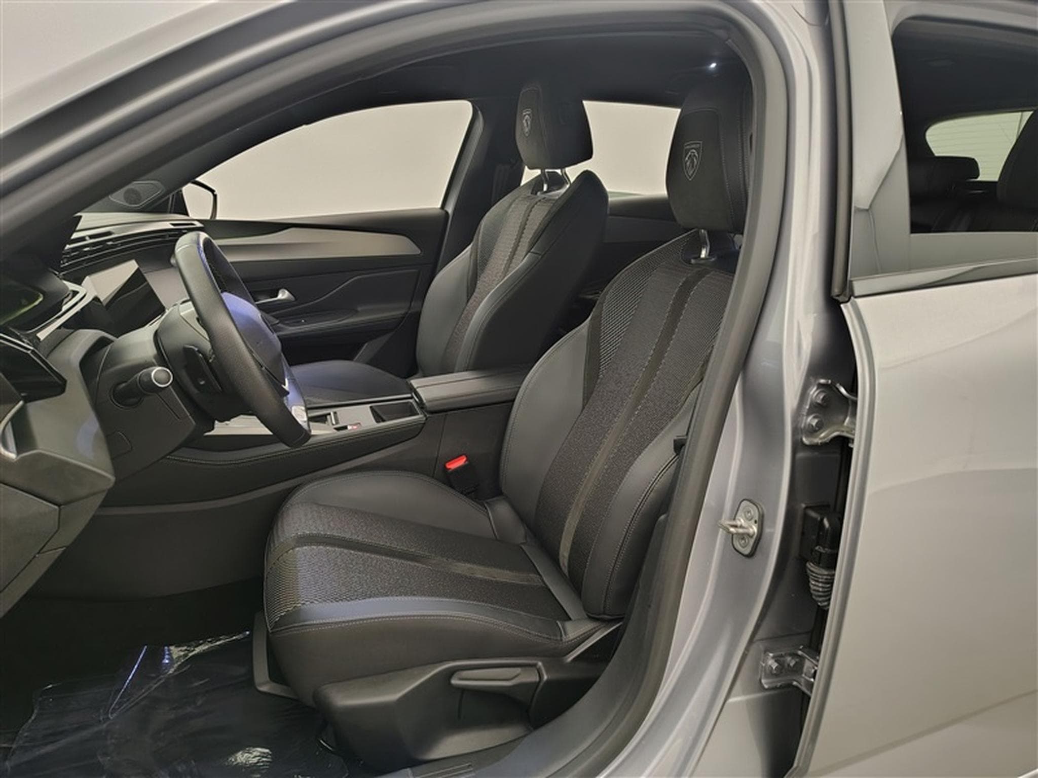 Peugeot 308 1.2 PureTech 130Cv EAT8 GT S-CUIR / NAVI / FULL LED (2024) - Photo 7
