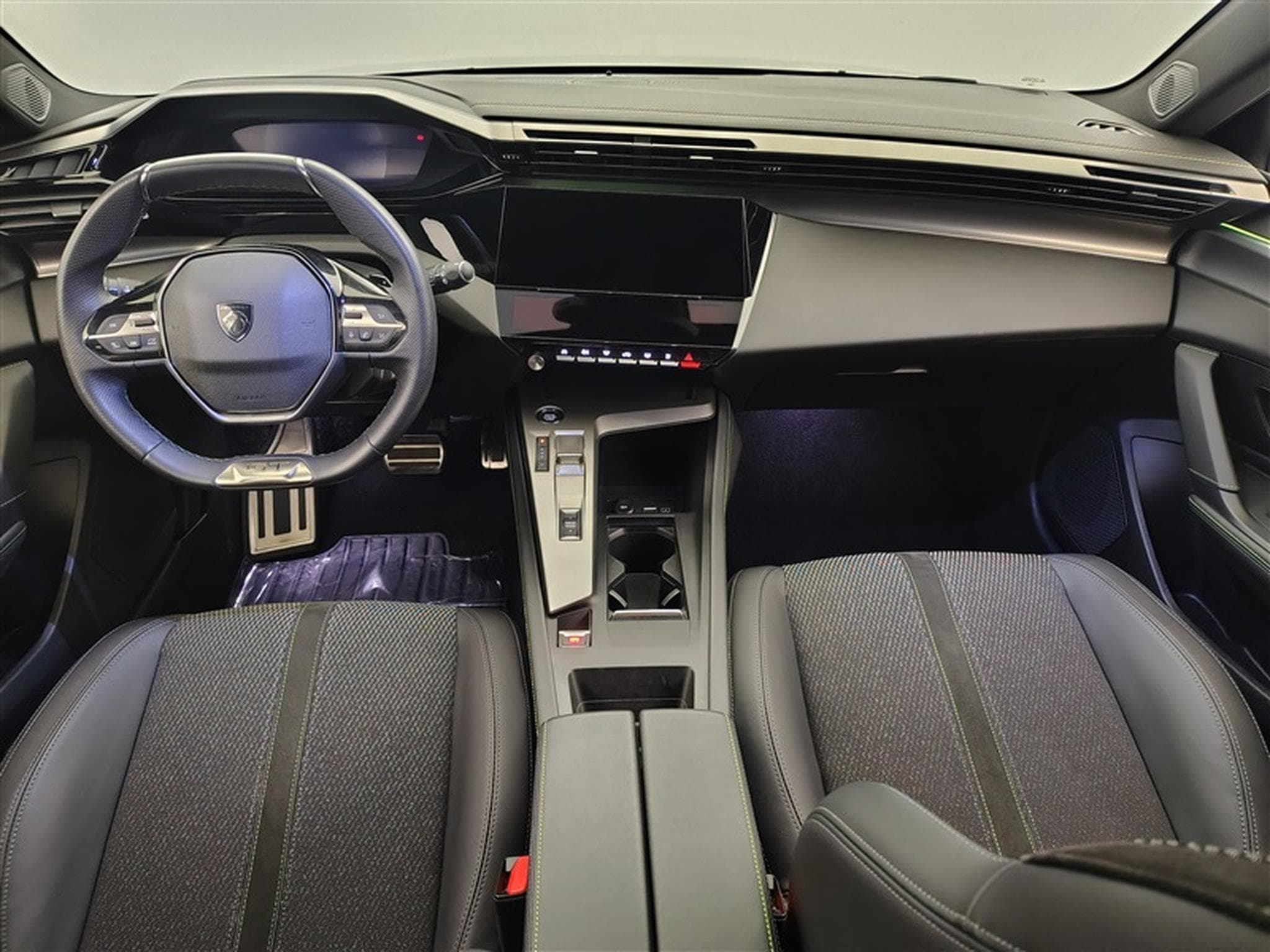 Peugeot 308 1.2 PureTech 130Cv EAT8 GT S-CUIR / NAVI / FULL LED (2024) - Photo 8