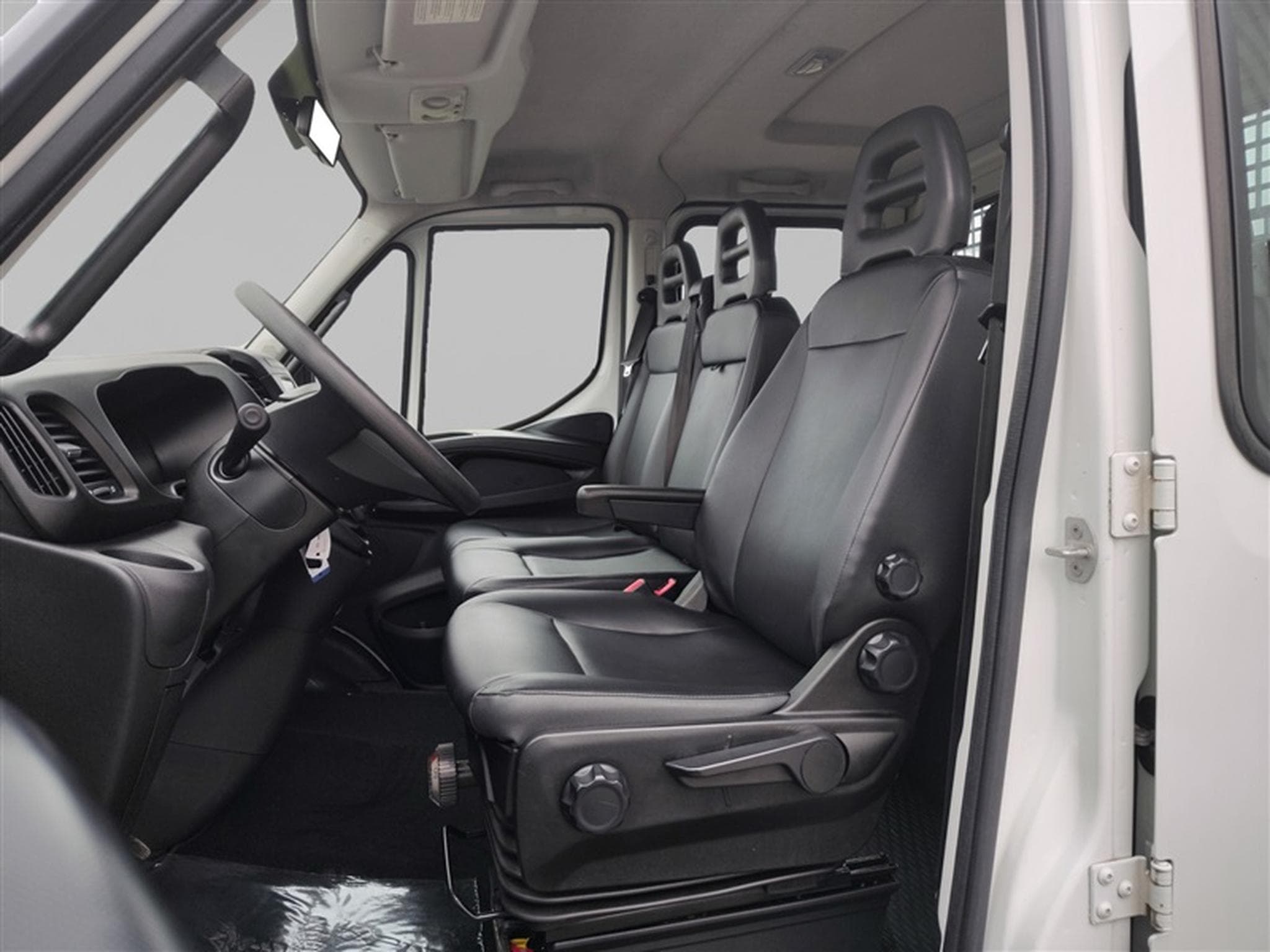 Iveco Daily Daily Plateau DBL Cabine 2.3 CDTI 136 CV (2018) - Photo 7