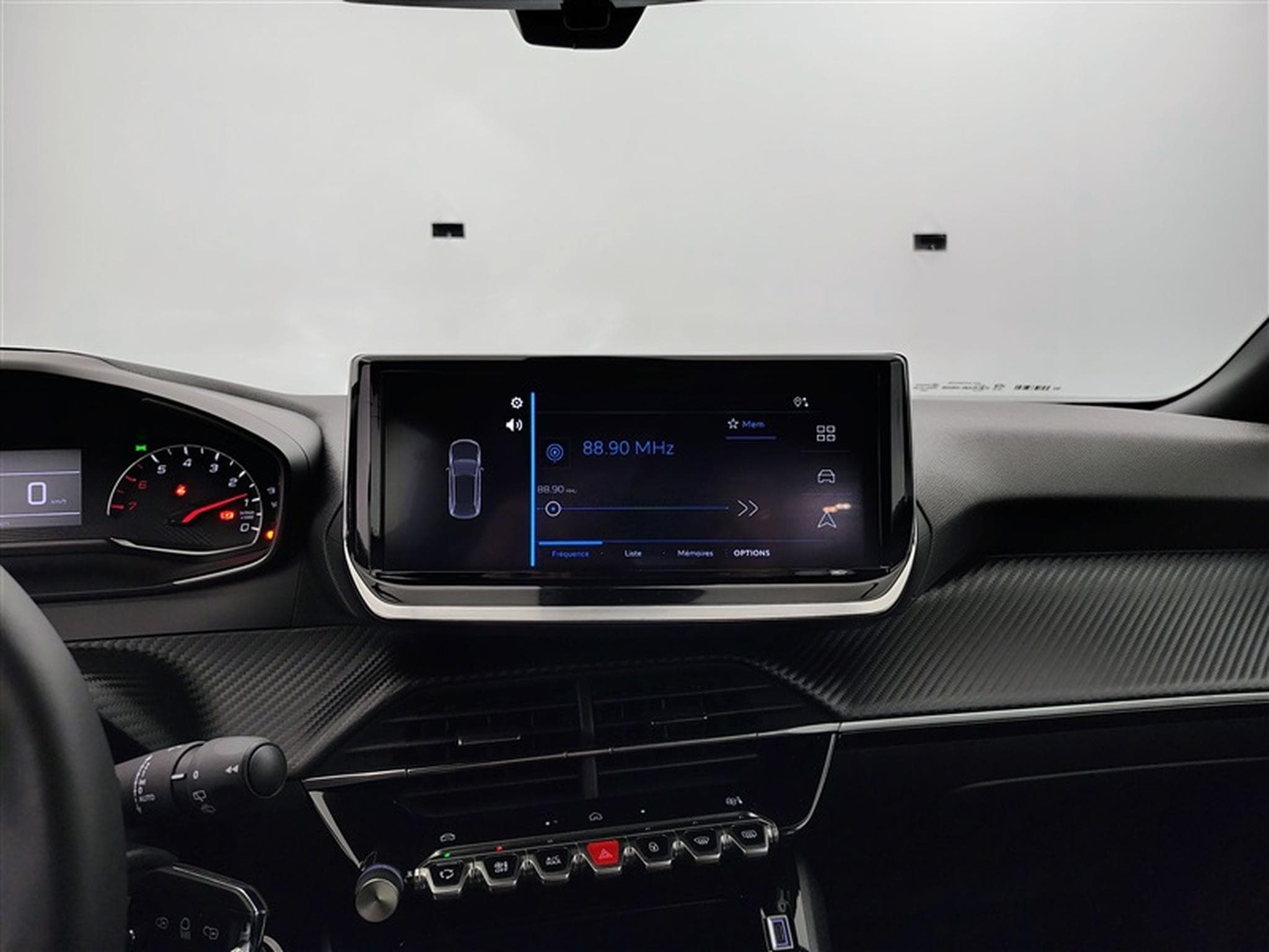 Peugeot 2008 1.2 PureTech 100cv Style CARPLAY / FULL LED / PDC AR (2025) - Photo 18