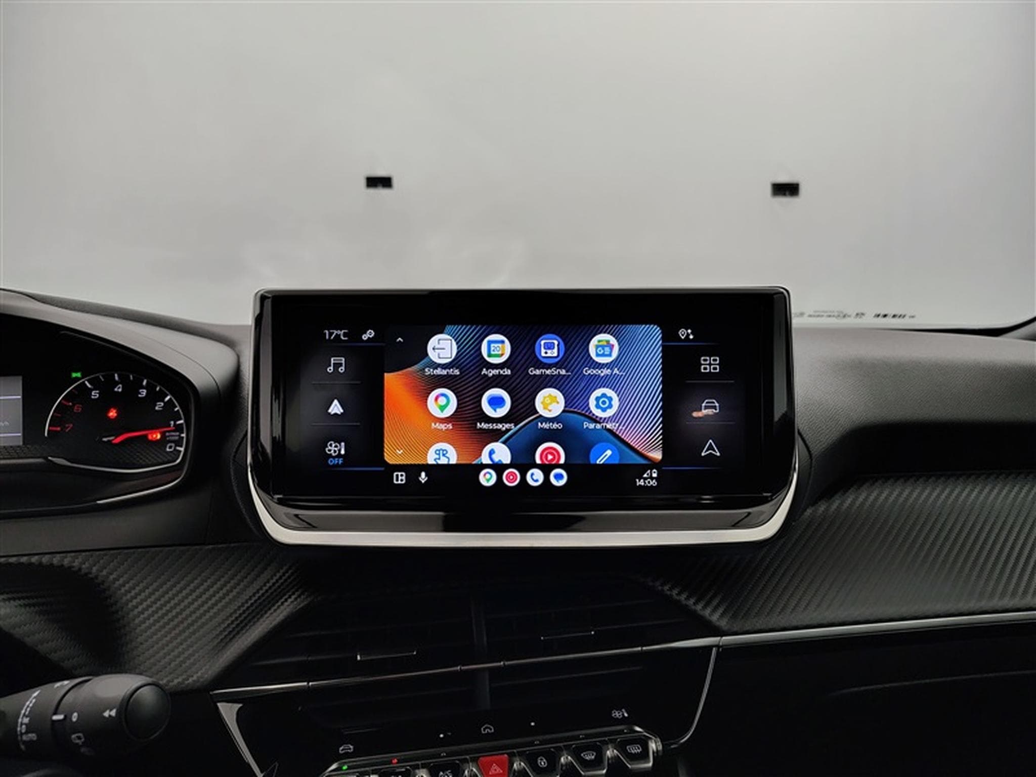 Peugeot 2008 1.2 PureTech 100cv Style CARPLAY / FULL LED / PDC AR (2025) - Photo 20
